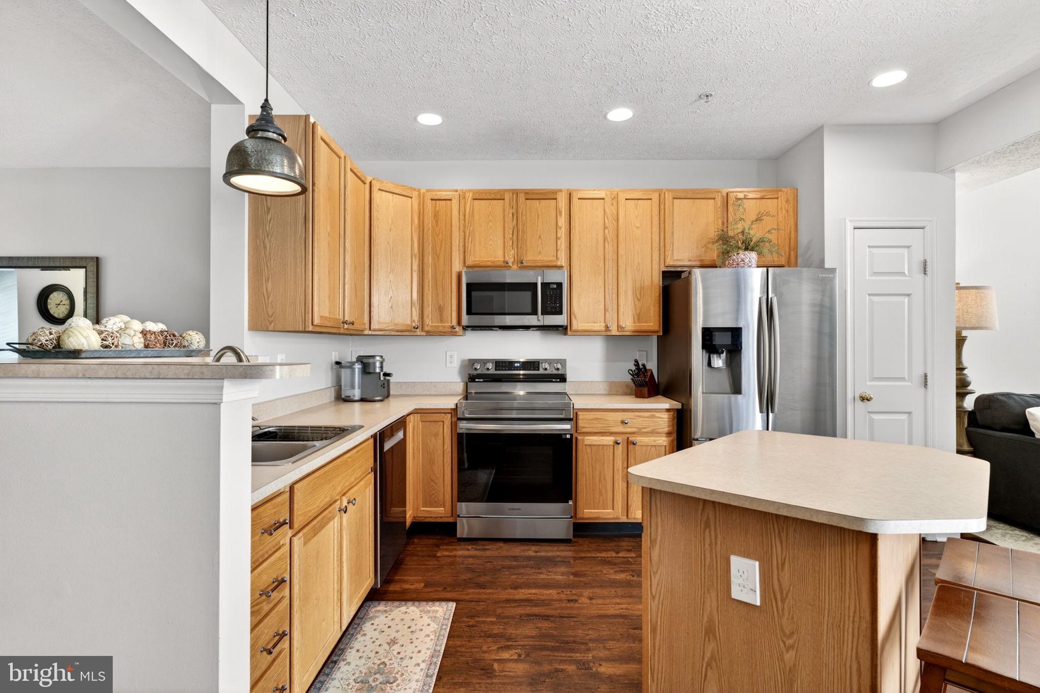 CONSTANT FRIENDSHIP - Residential