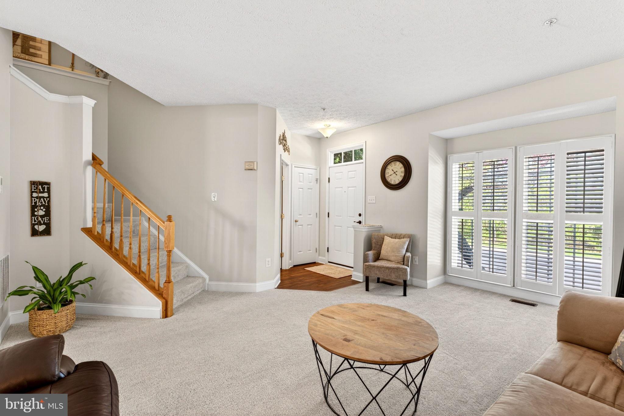 CONSTANT FRIENDSHIP - Residential