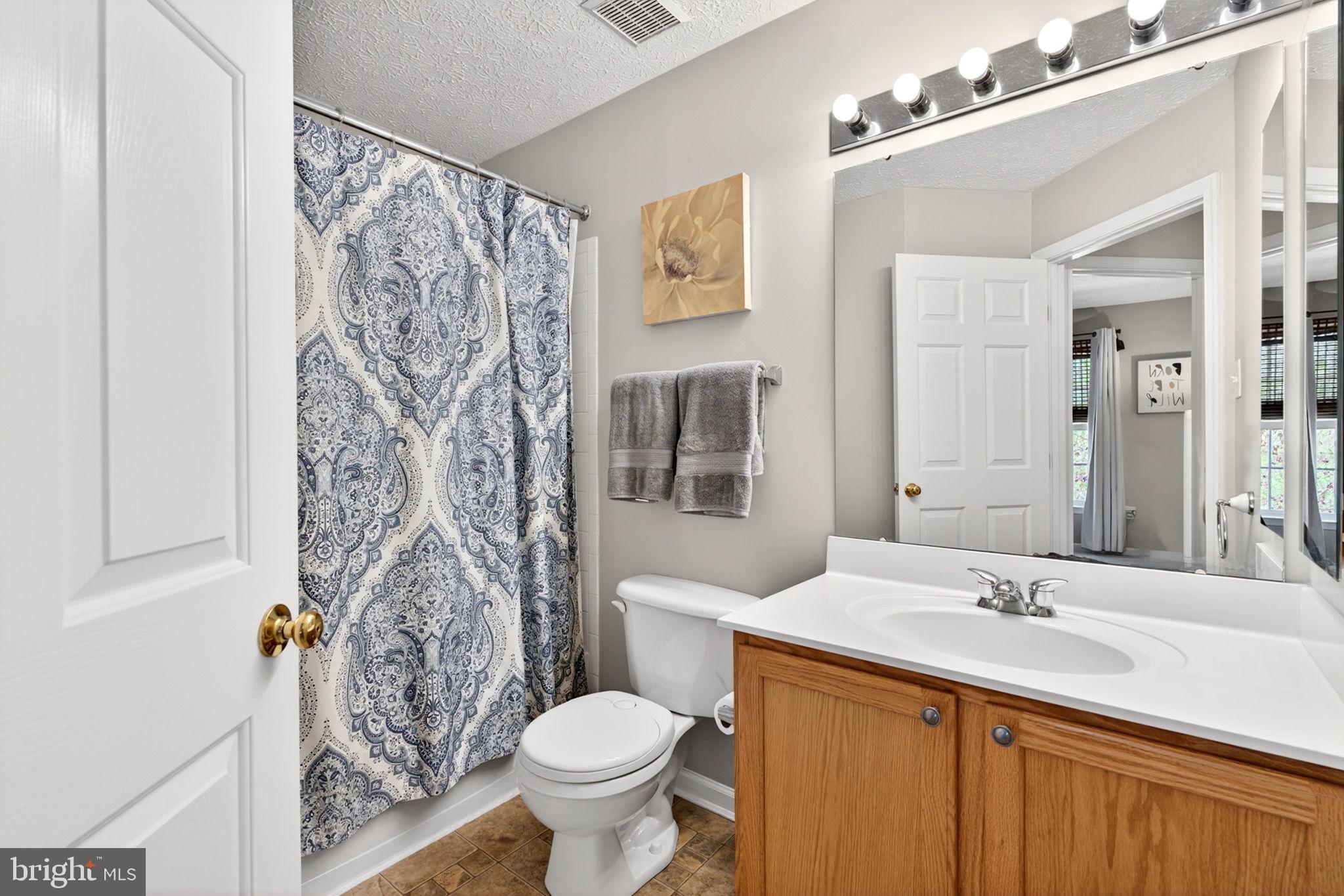 CONSTANT FRIENDSHIP - Residential