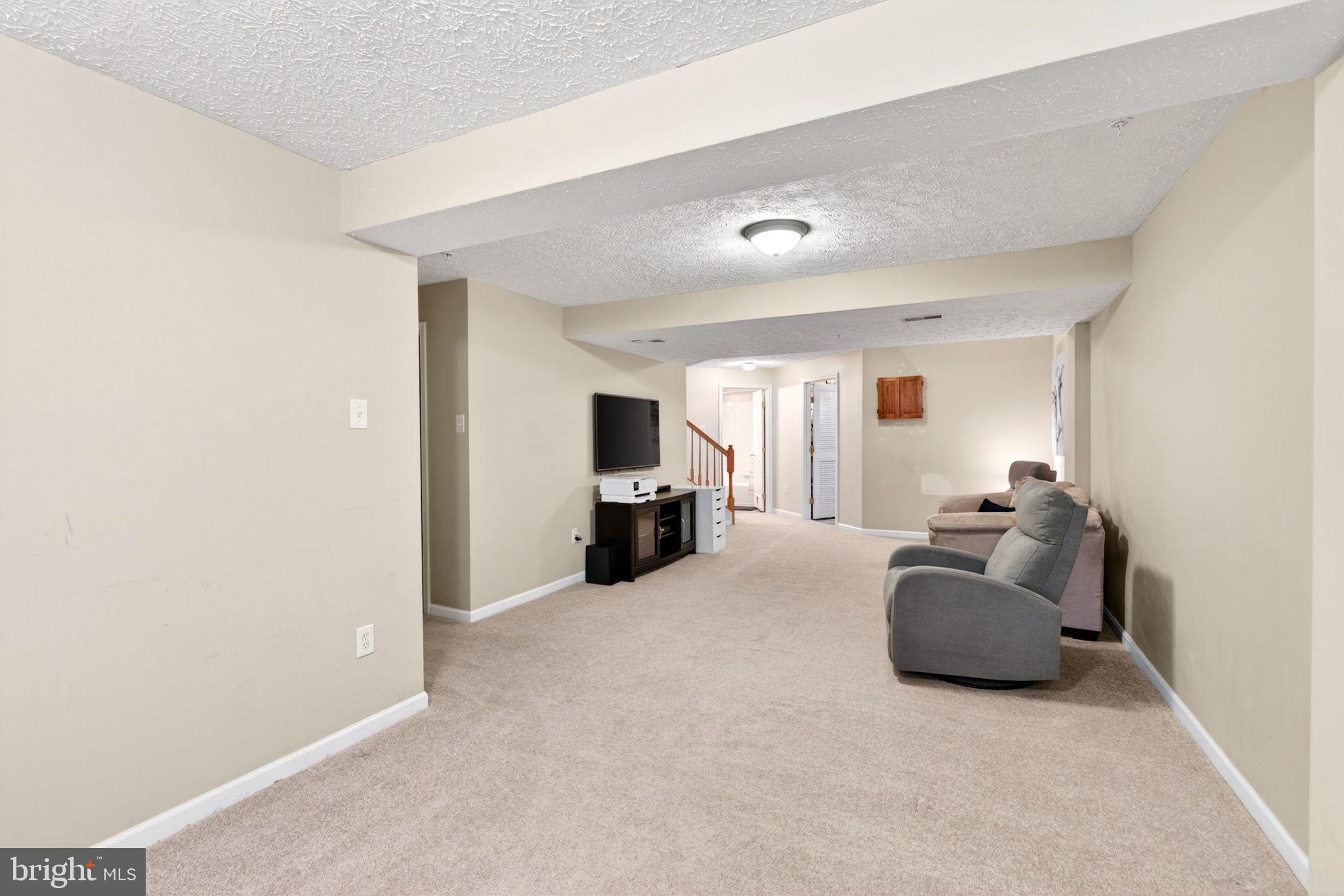 CONSTANT FRIENDSHIP - Residential