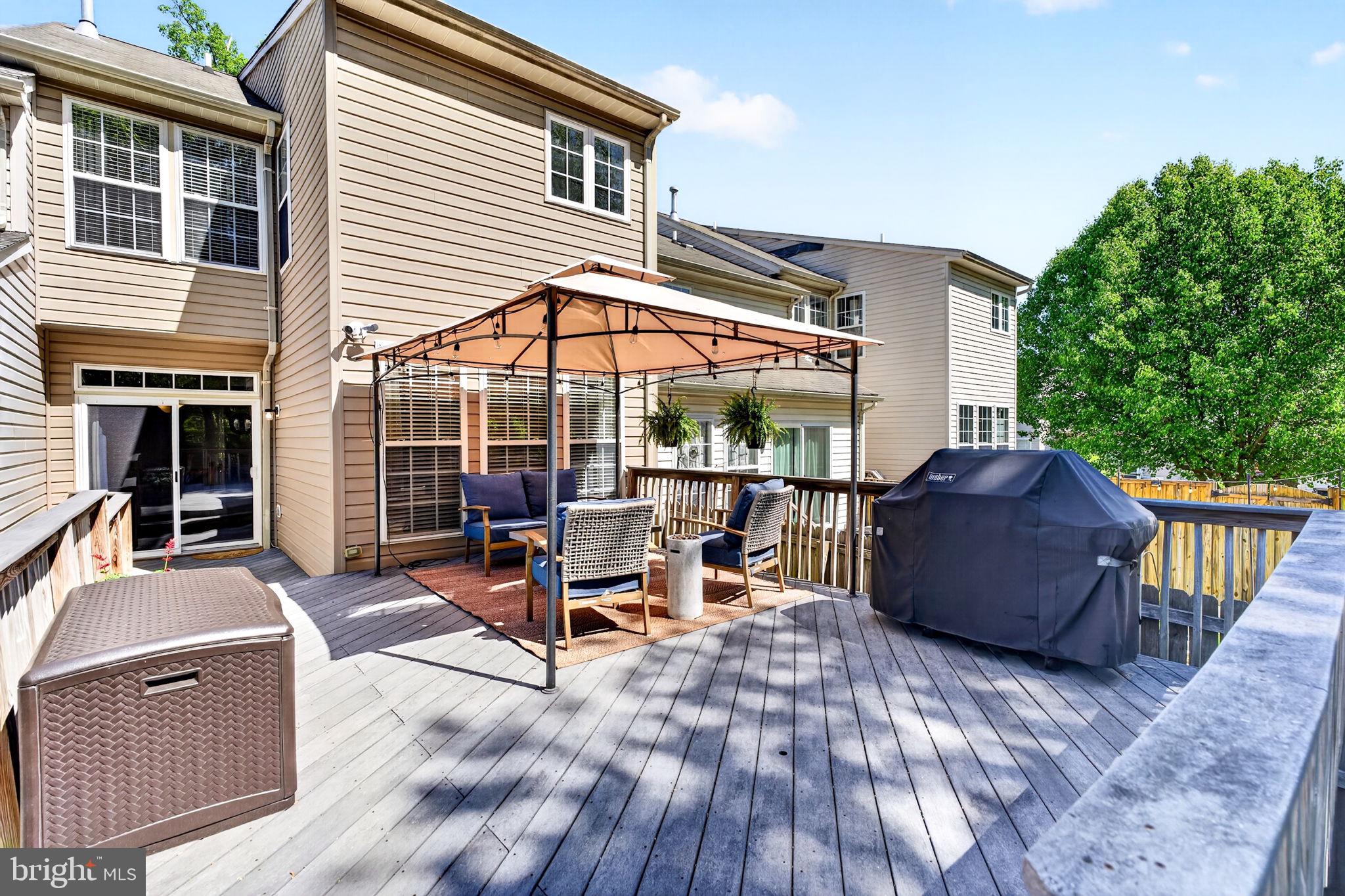 CONSTANT FRIENDSHIP - Residential