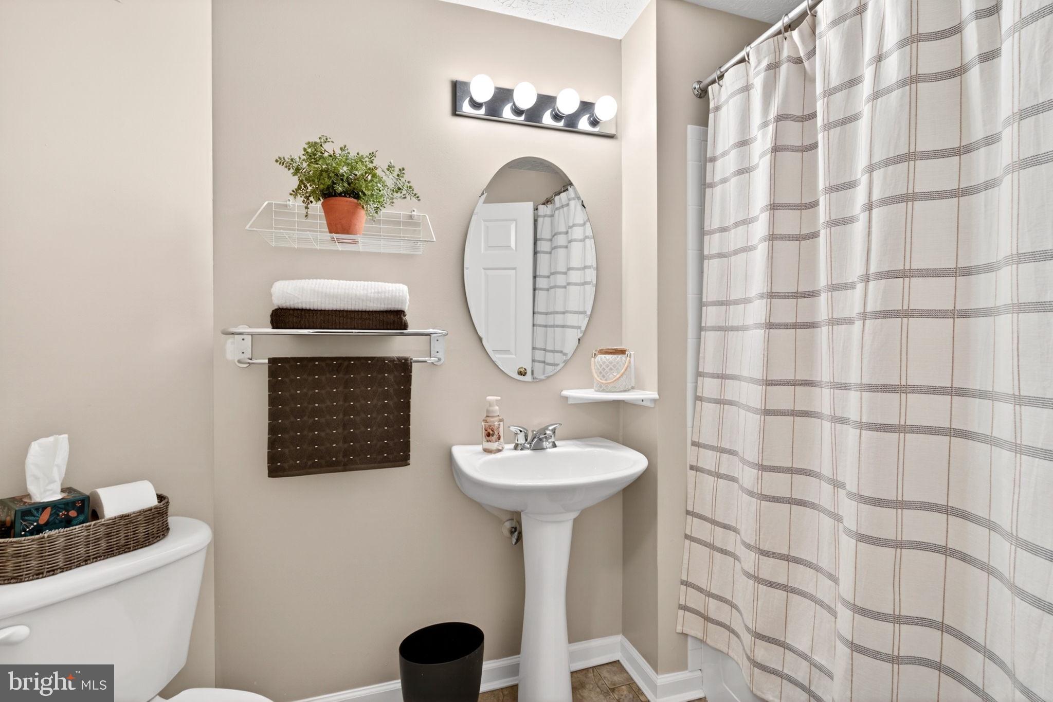 CONSTANT FRIENDSHIP - Residential