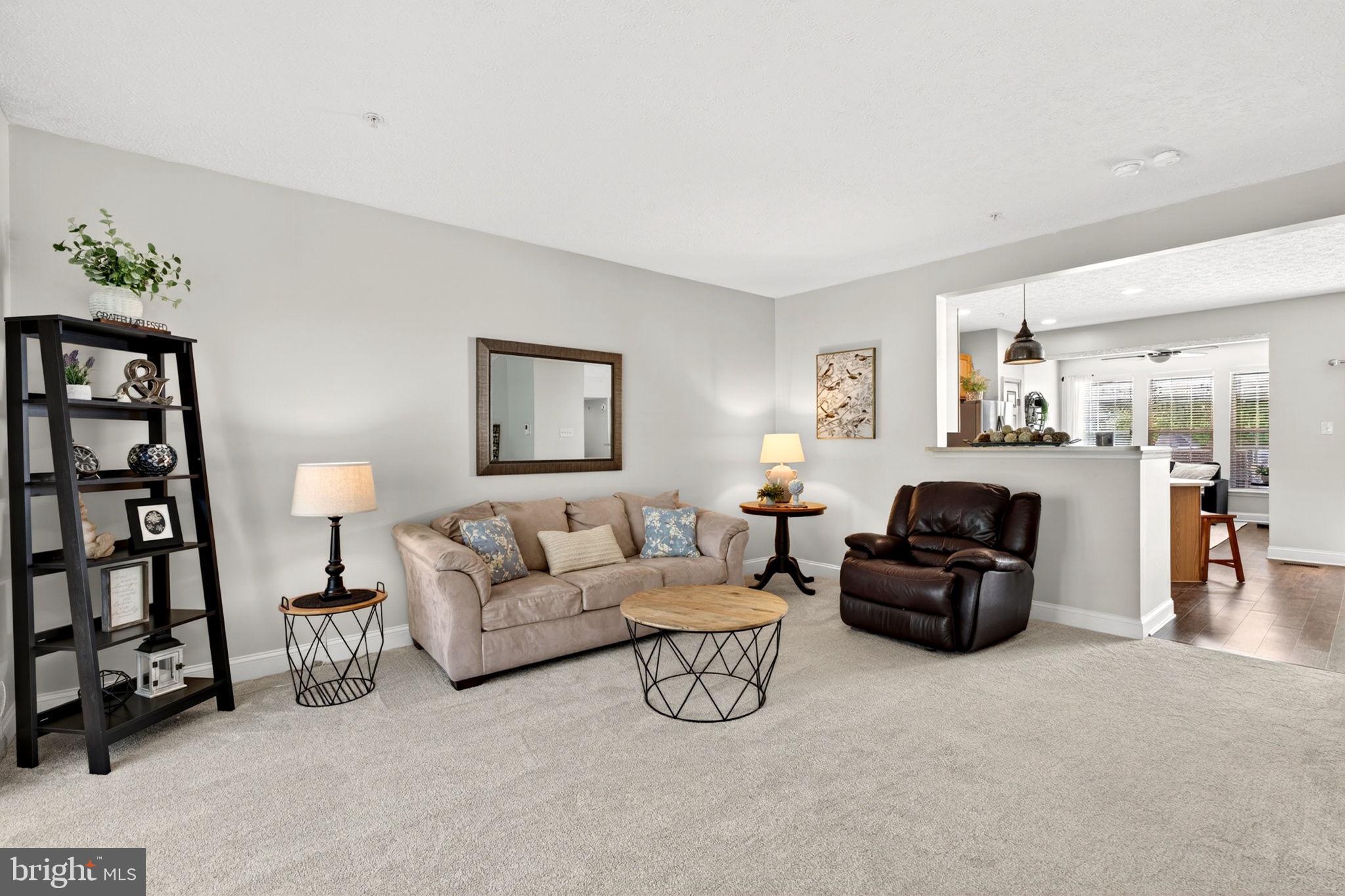 CONSTANT FRIENDSHIP - Residential