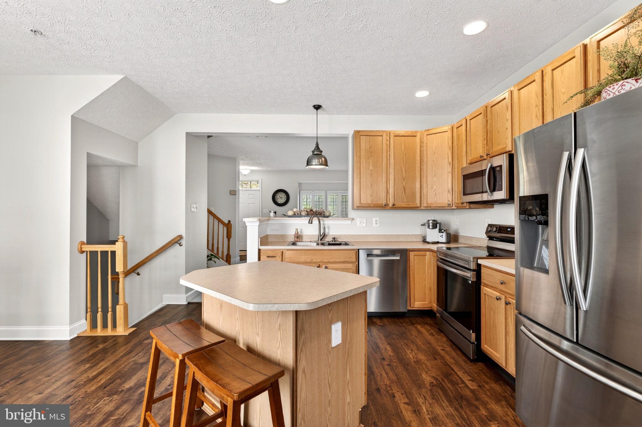 CONSTANT FRIENDSHIP - Residential