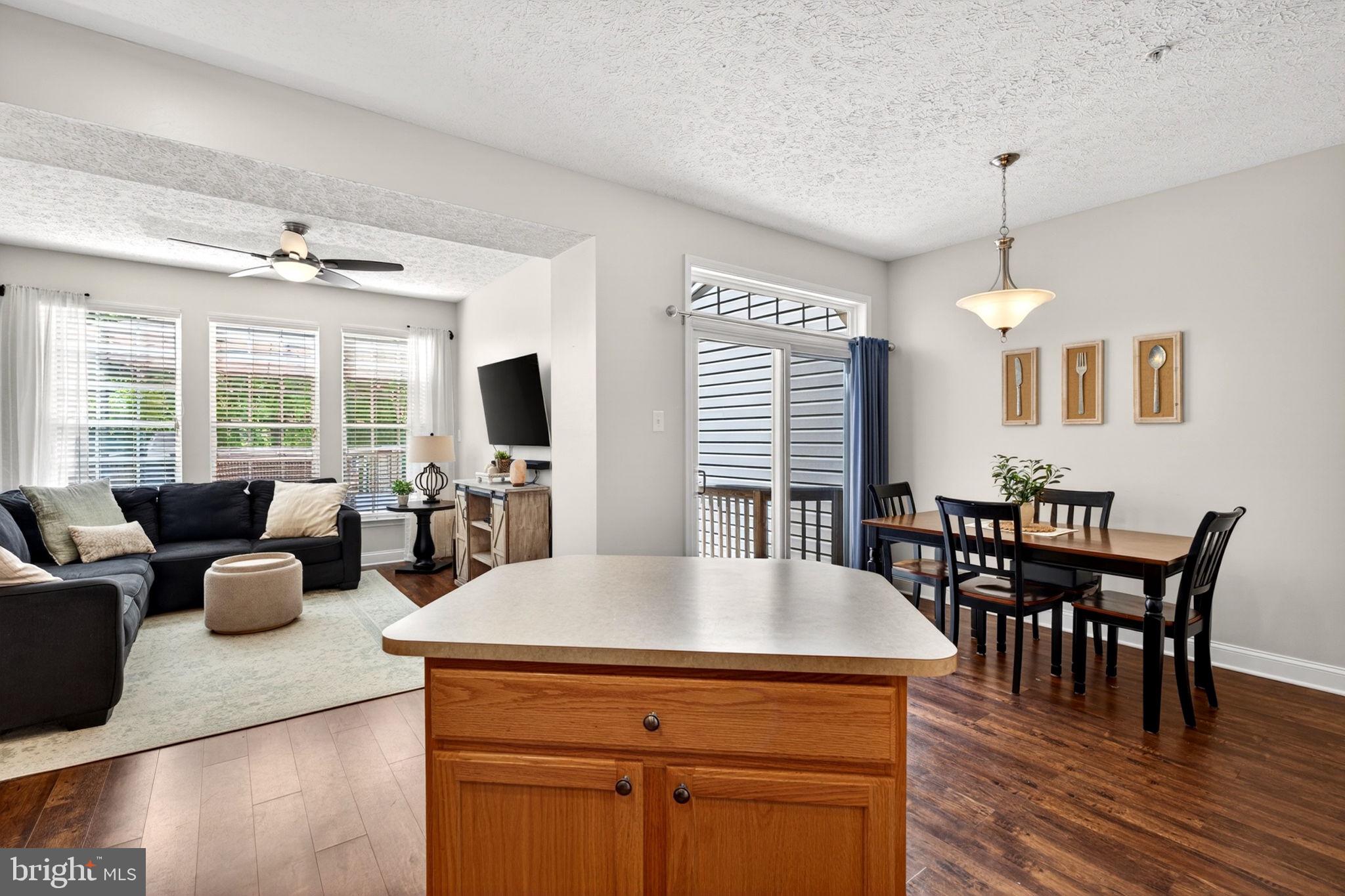 CONSTANT FRIENDSHIP - Residential