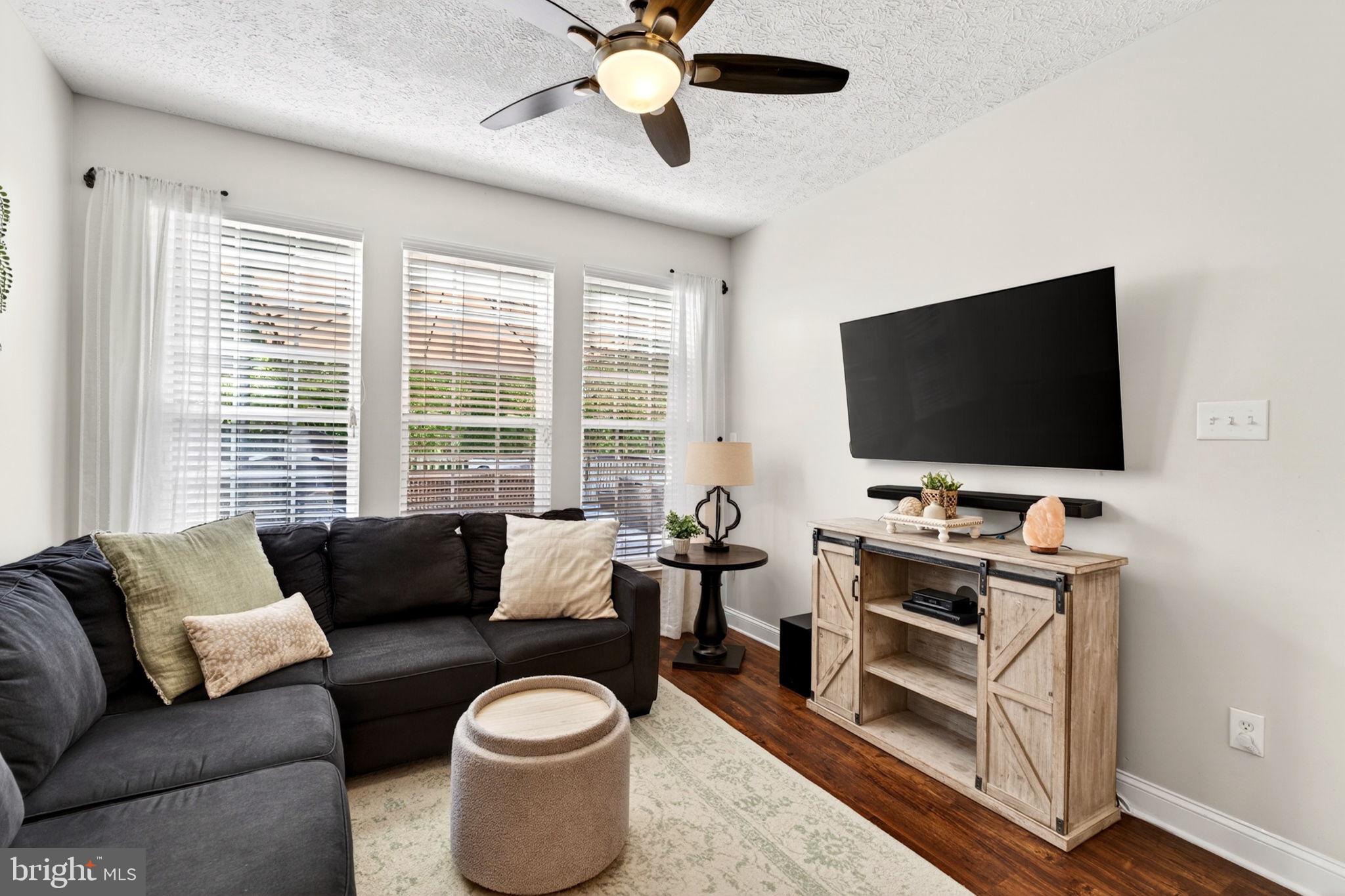 CONSTANT FRIENDSHIP - Residential