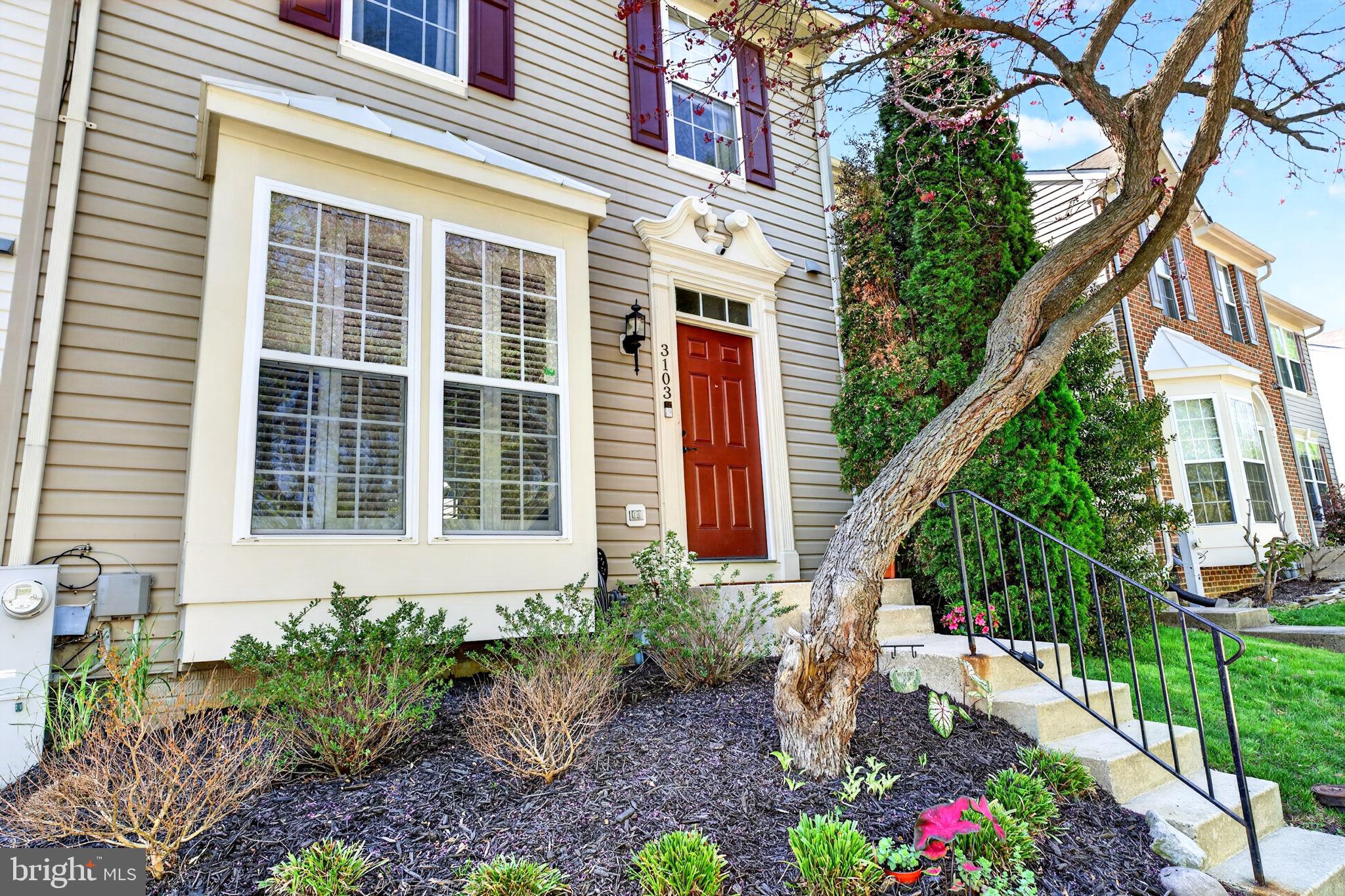 CONSTANT FRIENDSHIP - Residential