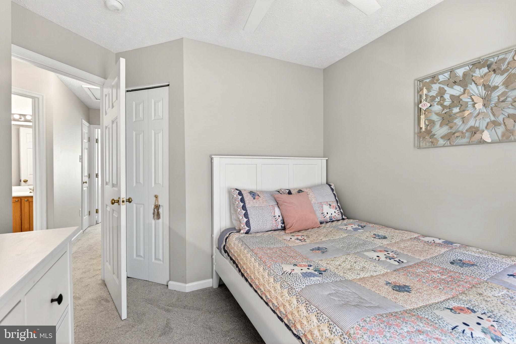 CONSTANT FRIENDSHIP - Residential