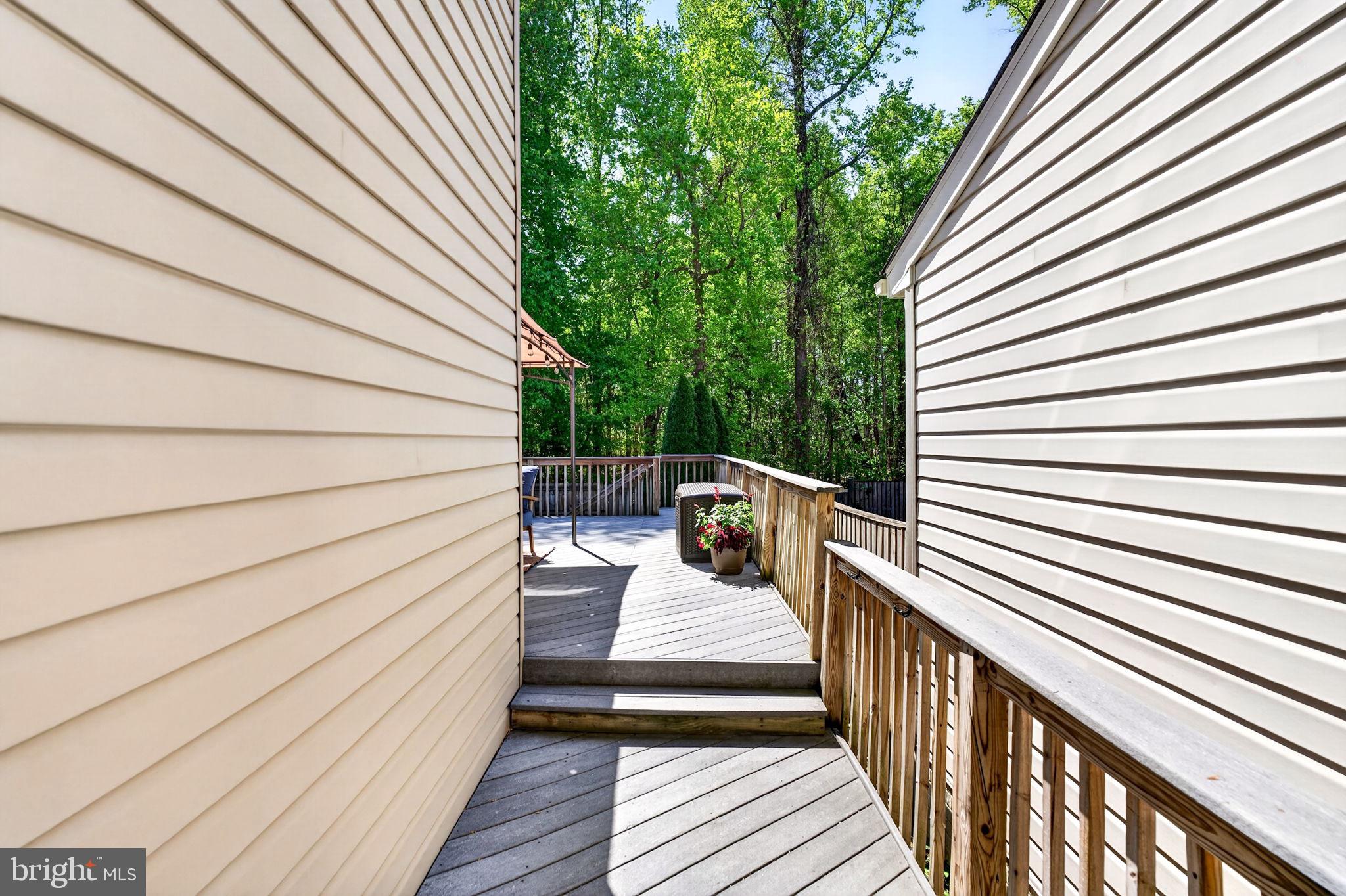 CONSTANT FRIENDSHIP - Residential