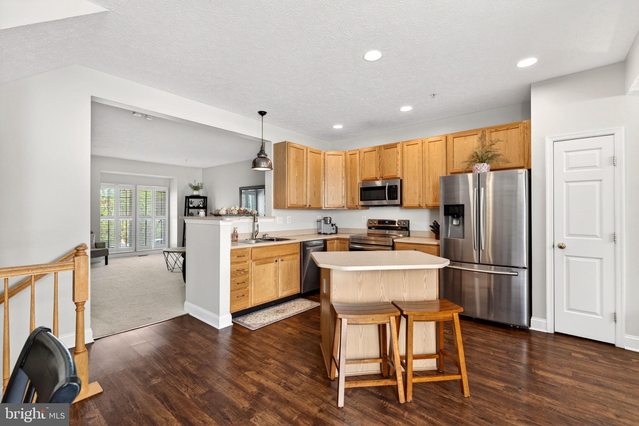 CONSTANT FRIENDSHIP - Residential