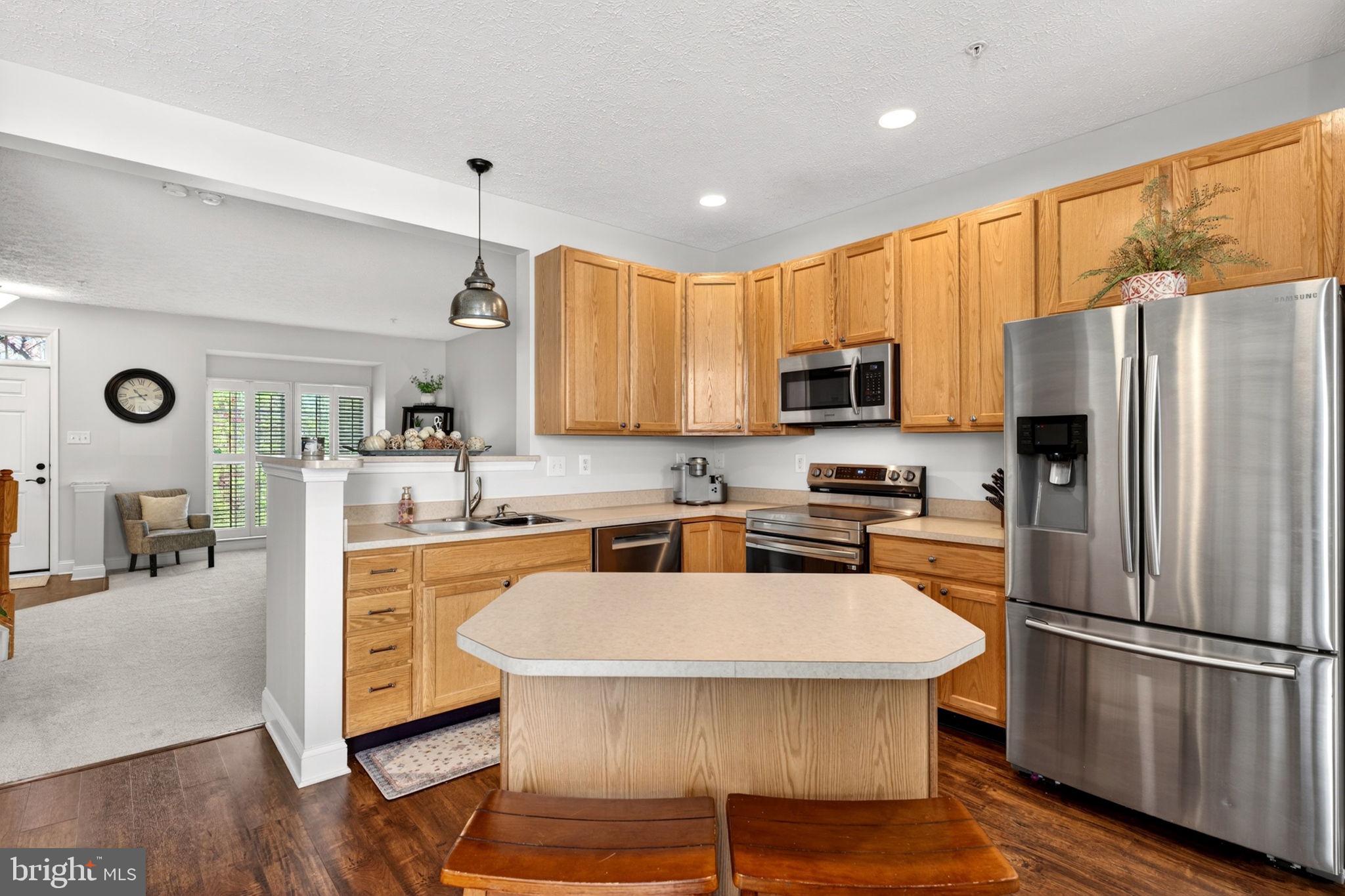 CONSTANT FRIENDSHIP - Residential