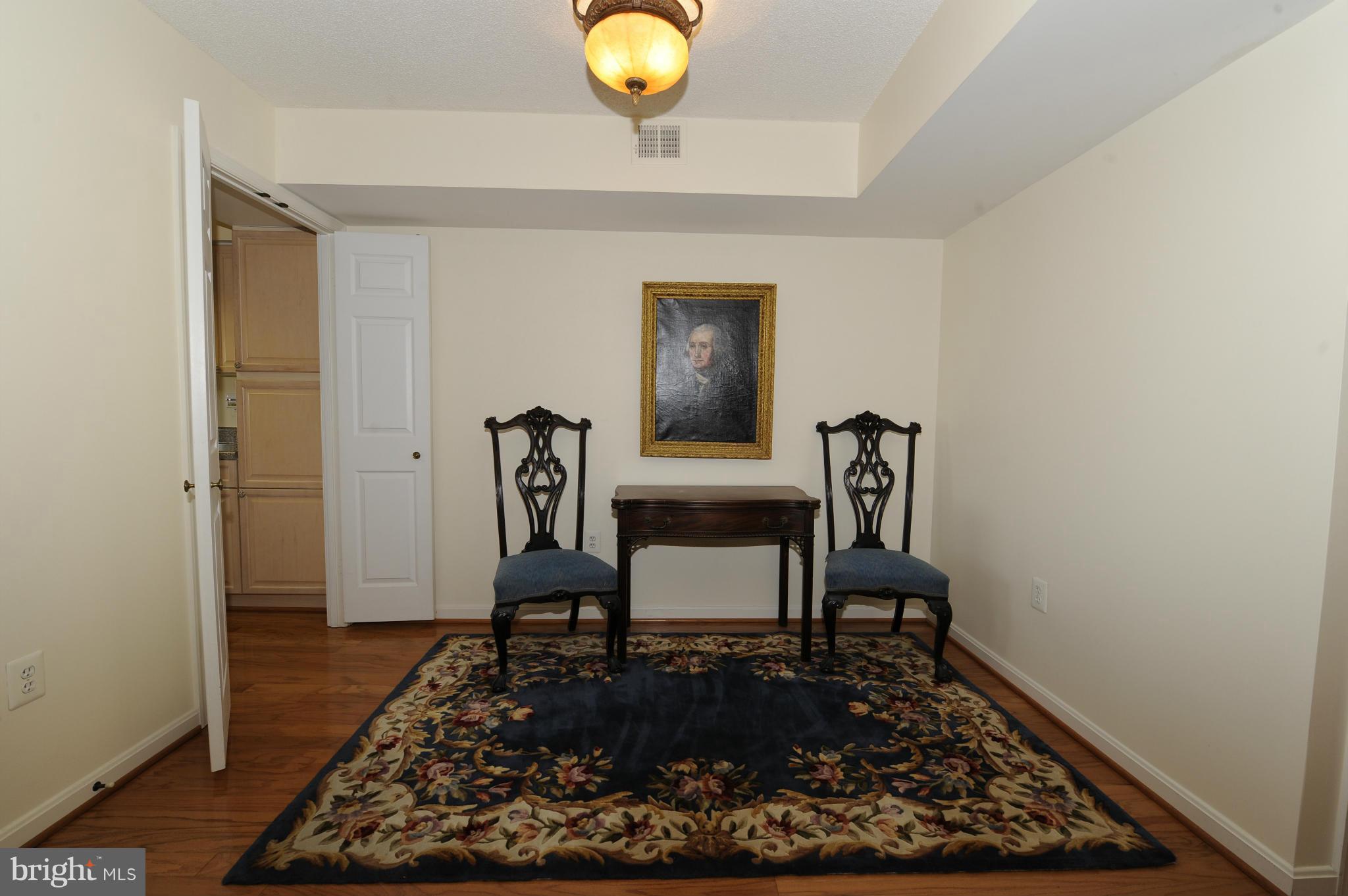 CARLYLE TOWERS - Residential Lease