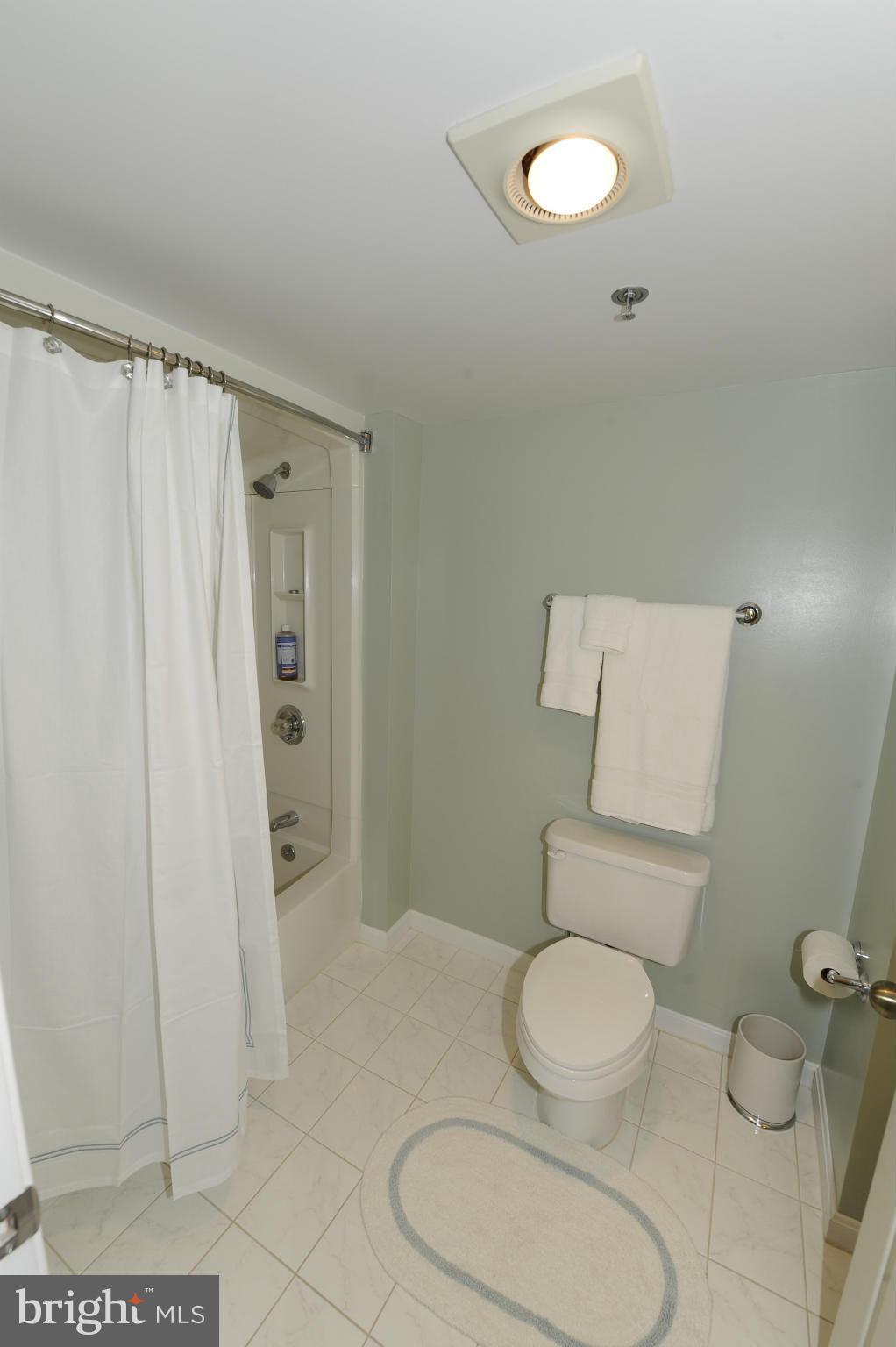 CARLYLE TOWERS - Residential Lease