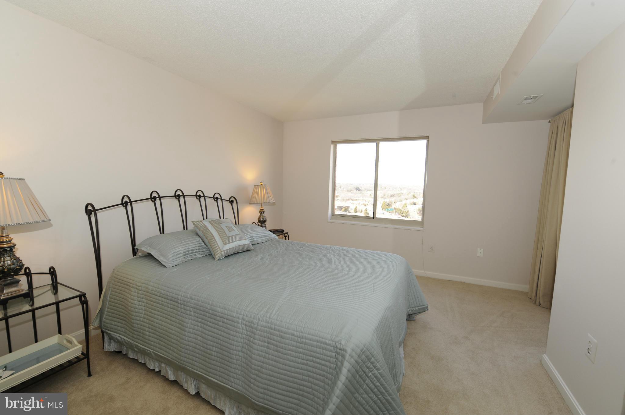 CARLYLE TOWERS - Residential Lease