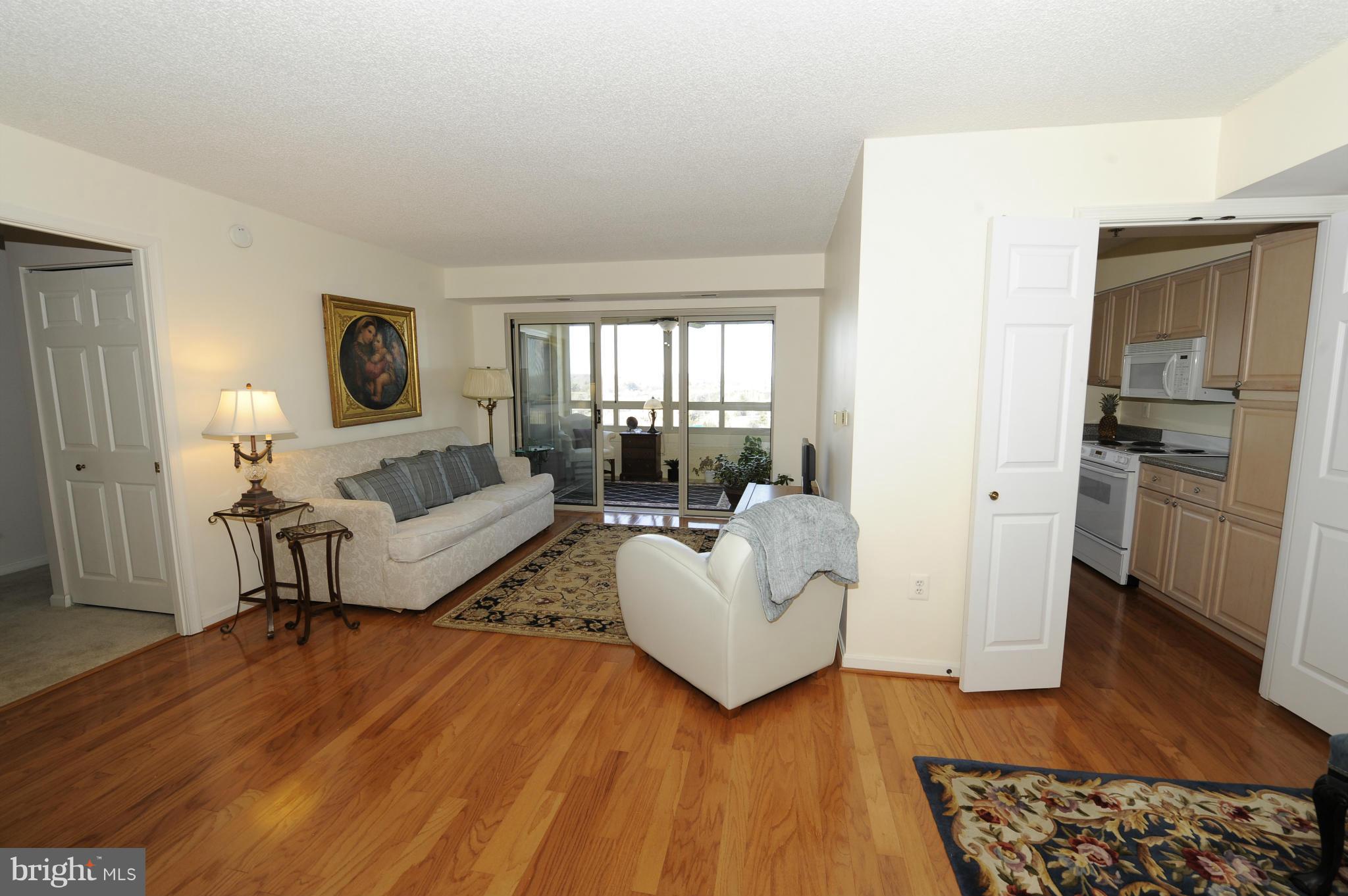 CARLYLE TOWERS - Residential Lease