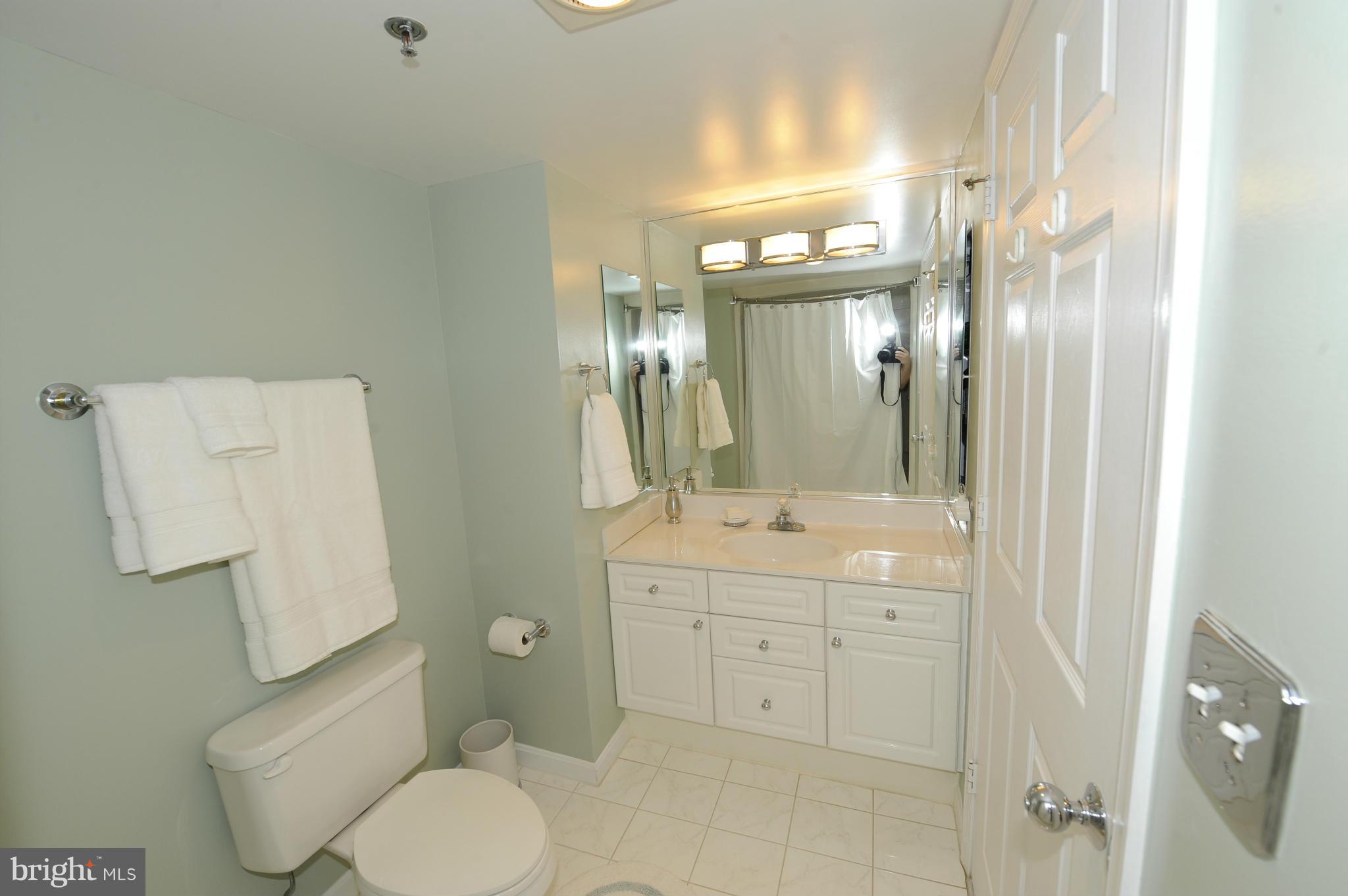 CARLYLE TOWERS - Residential Lease