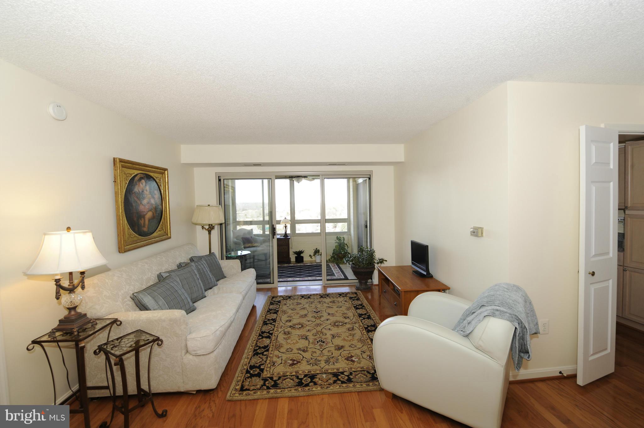 CARLYLE TOWERS - Residential Lease