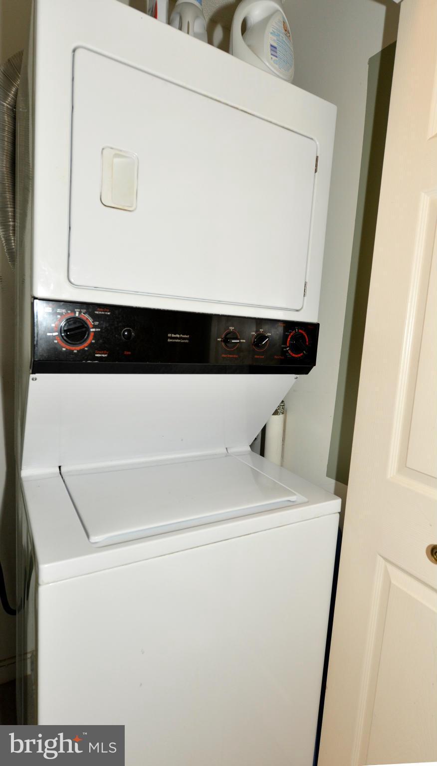 CARLYLE TOWERS - Residential Lease