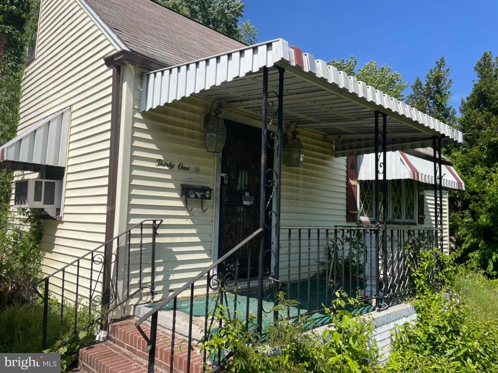 31 E 10TH AVENUE
