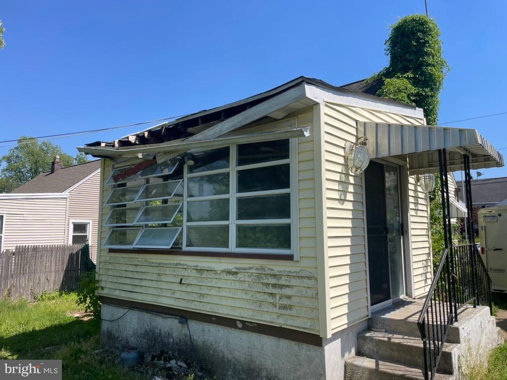 31 E 10TH AVENUE