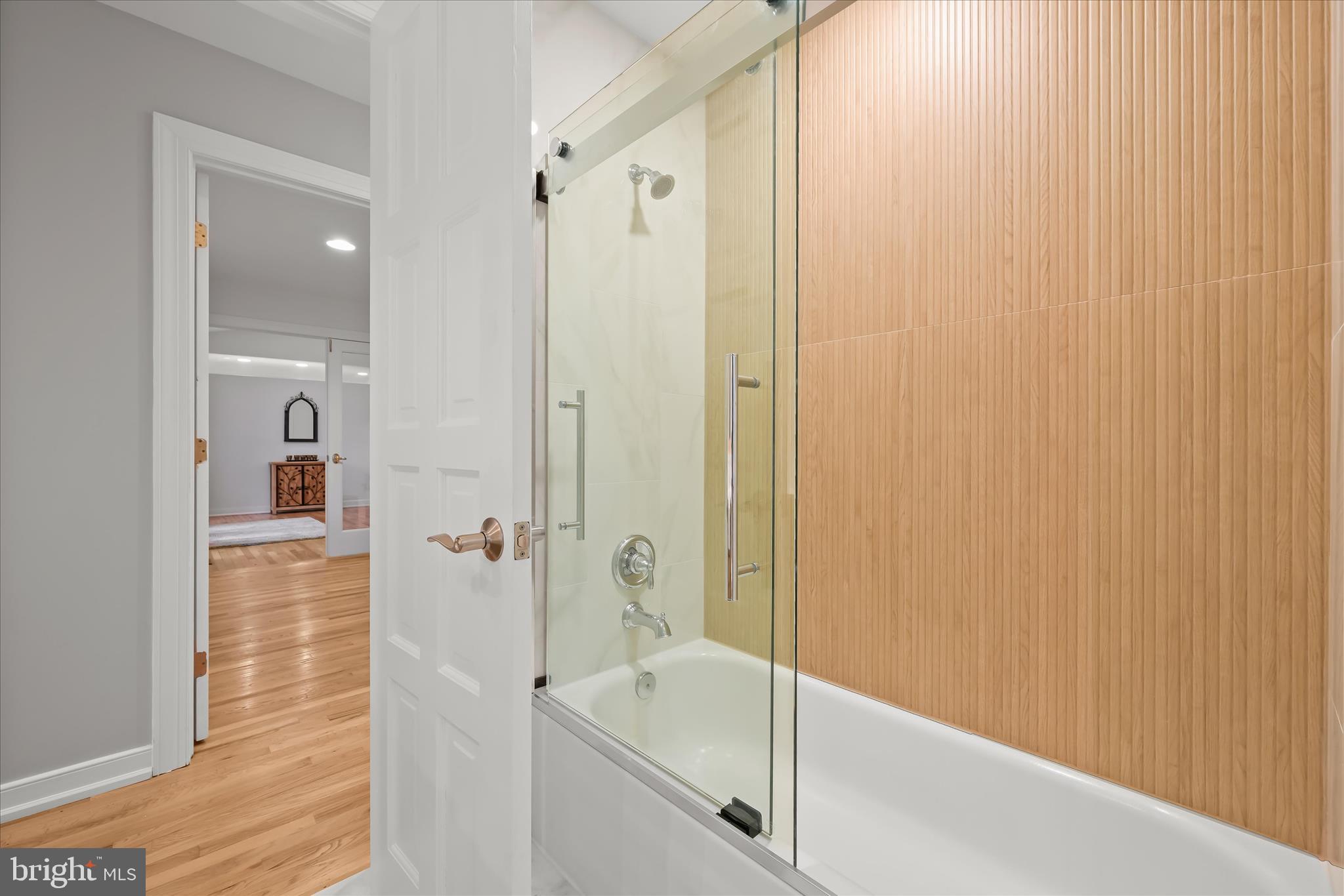 HOBBITS GLEN - Residential