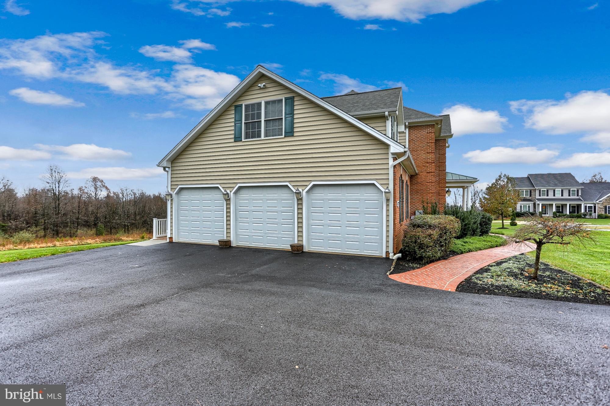 CAROLINES CROSSING - Residential