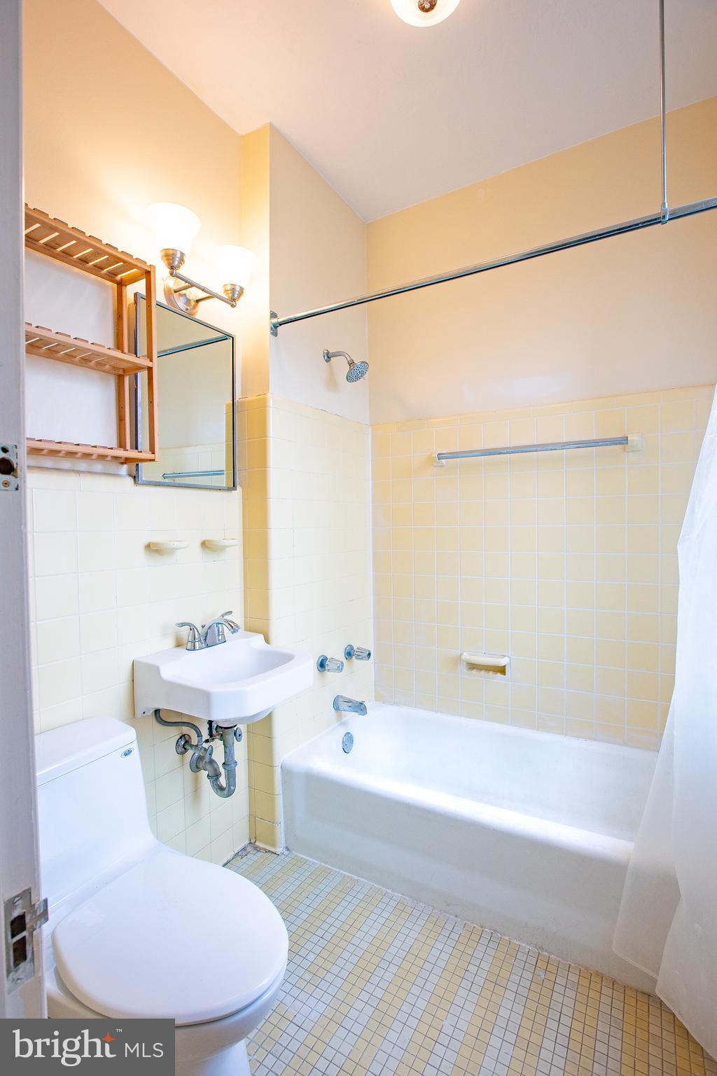 TROLLEY SQUARE - Residential Lease