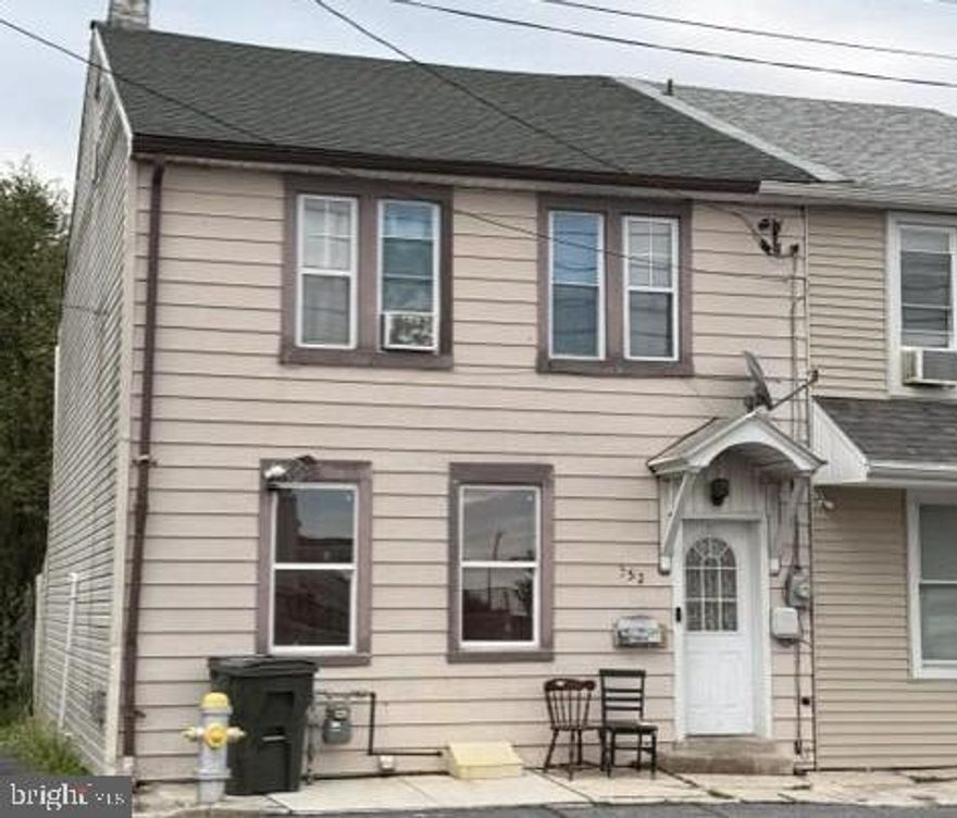 End of row home in Lebanon.
Three bedrooms, 1 bath