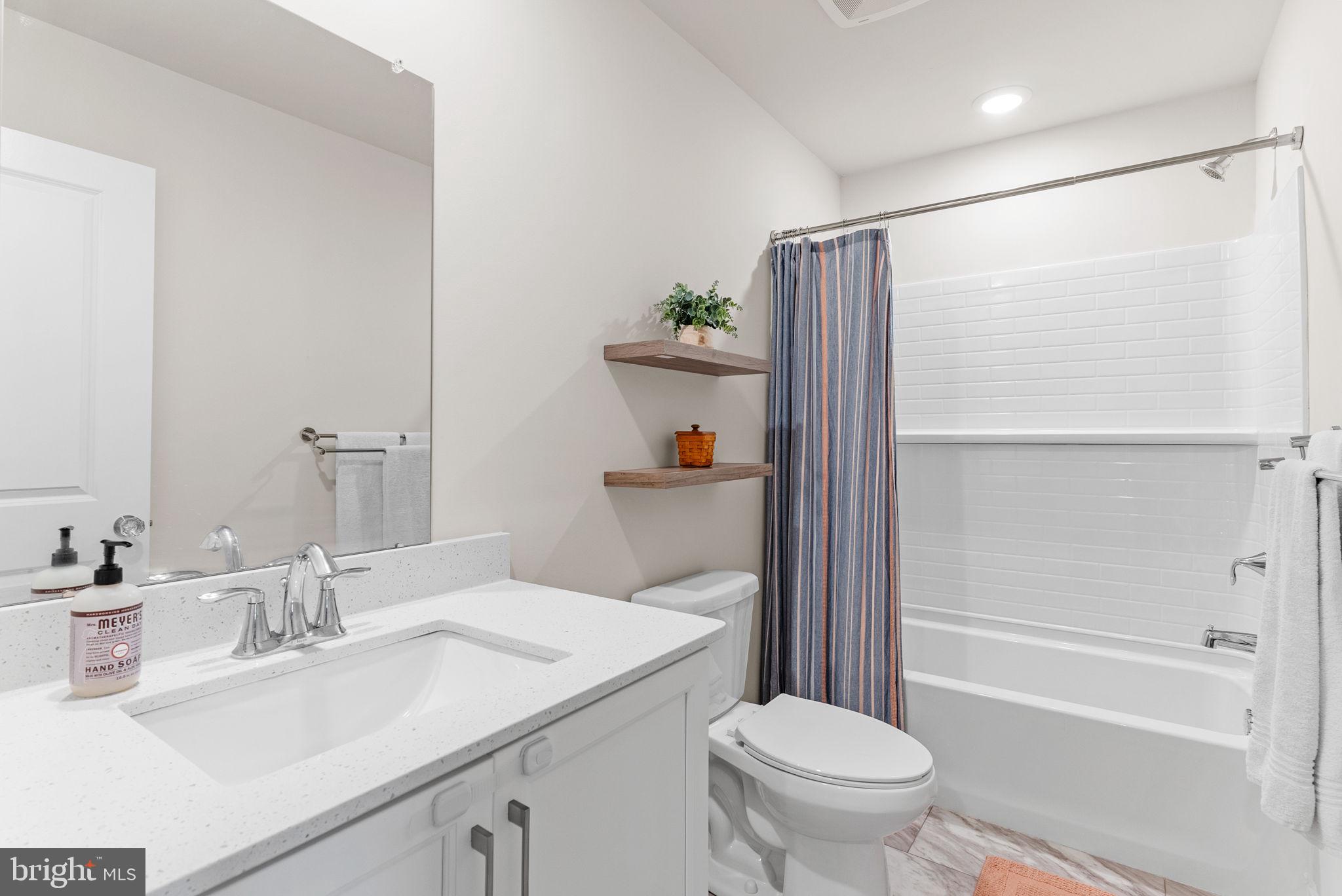 LANTERN RIDGE - Residential