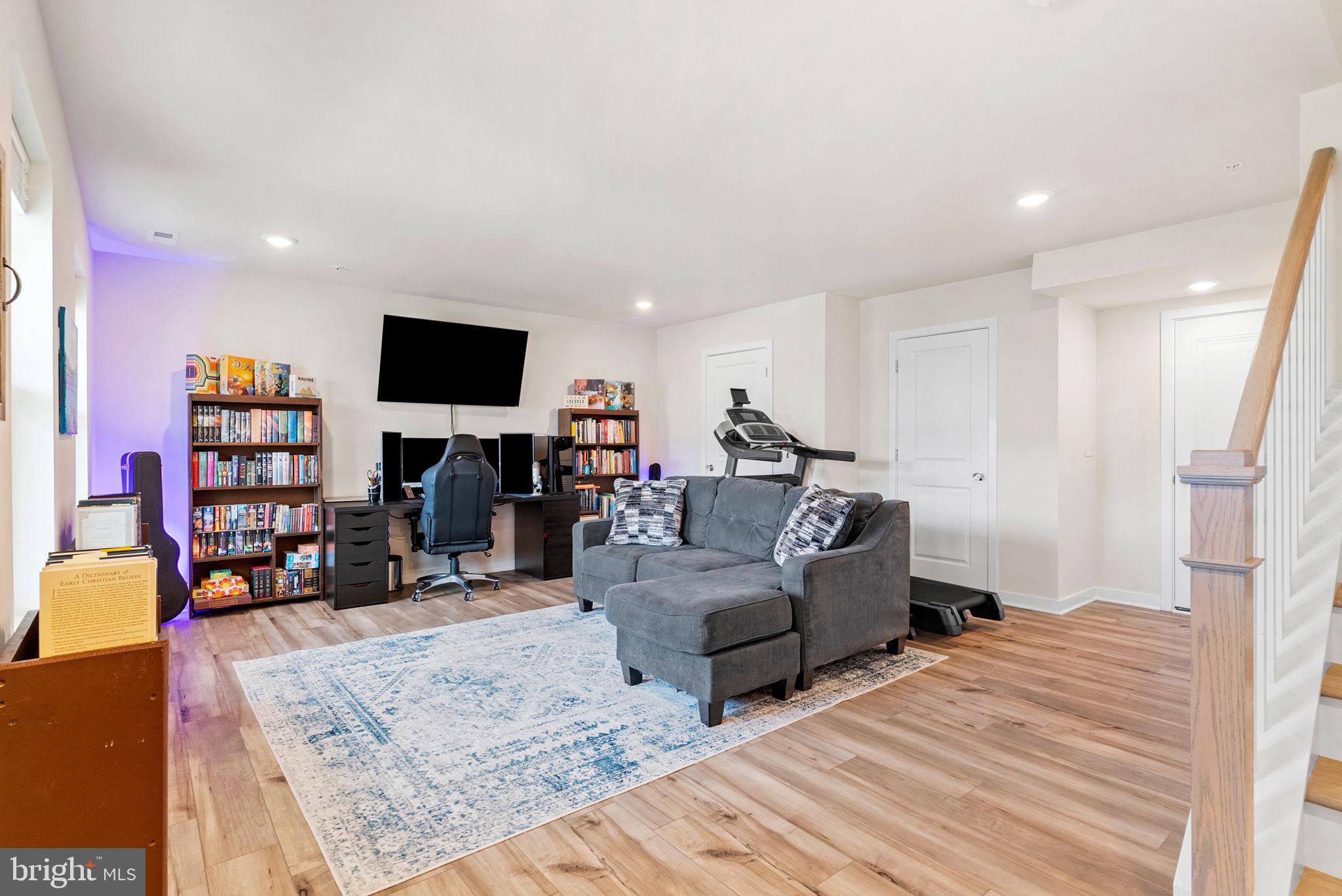 LANTERN RIDGE - Residential