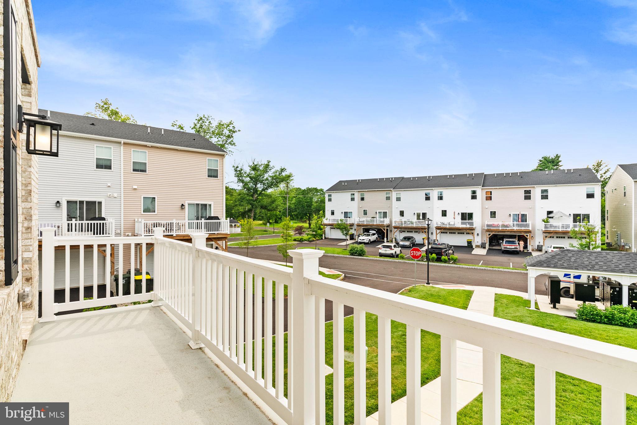 LANTERN RIDGE - Residential