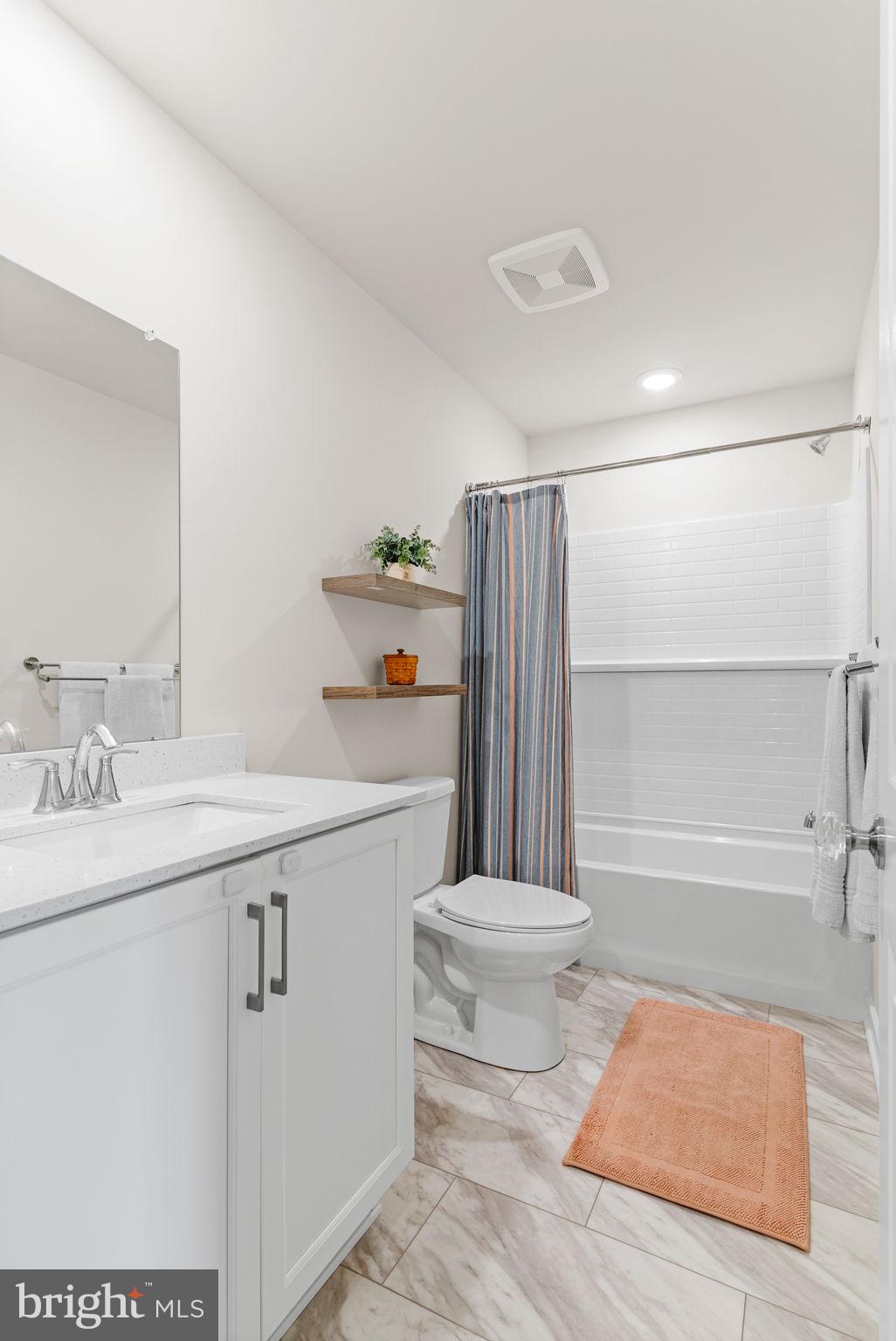 LANTERN RIDGE - Residential