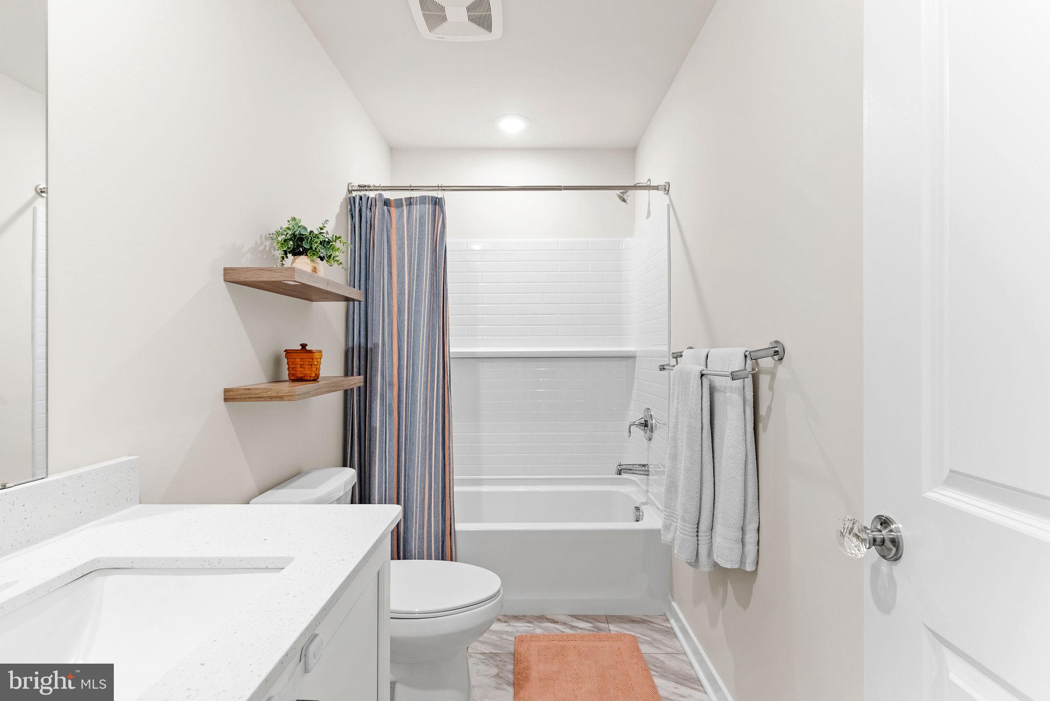 LANTERN RIDGE - Residential