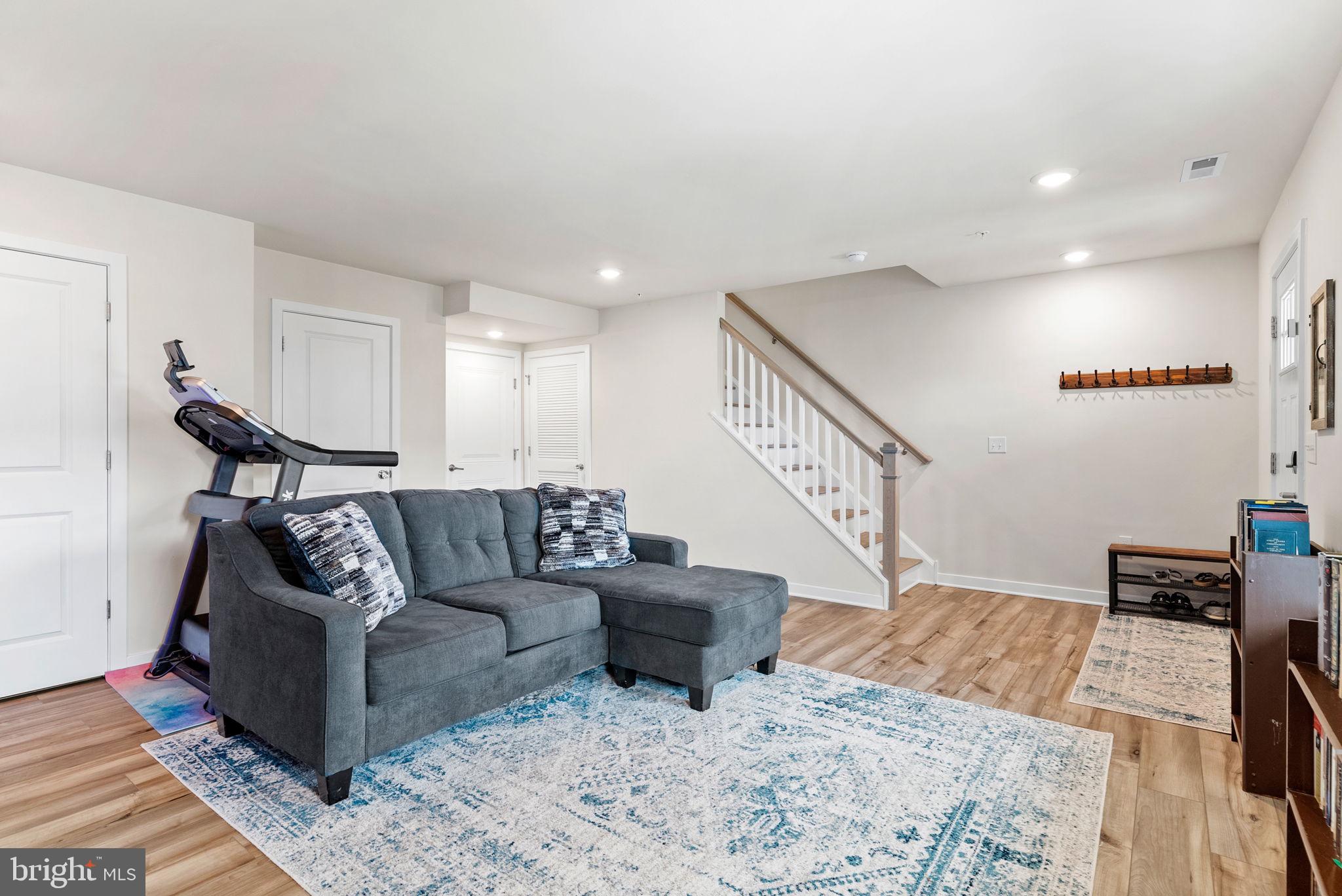 LANTERN RIDGE - Residential