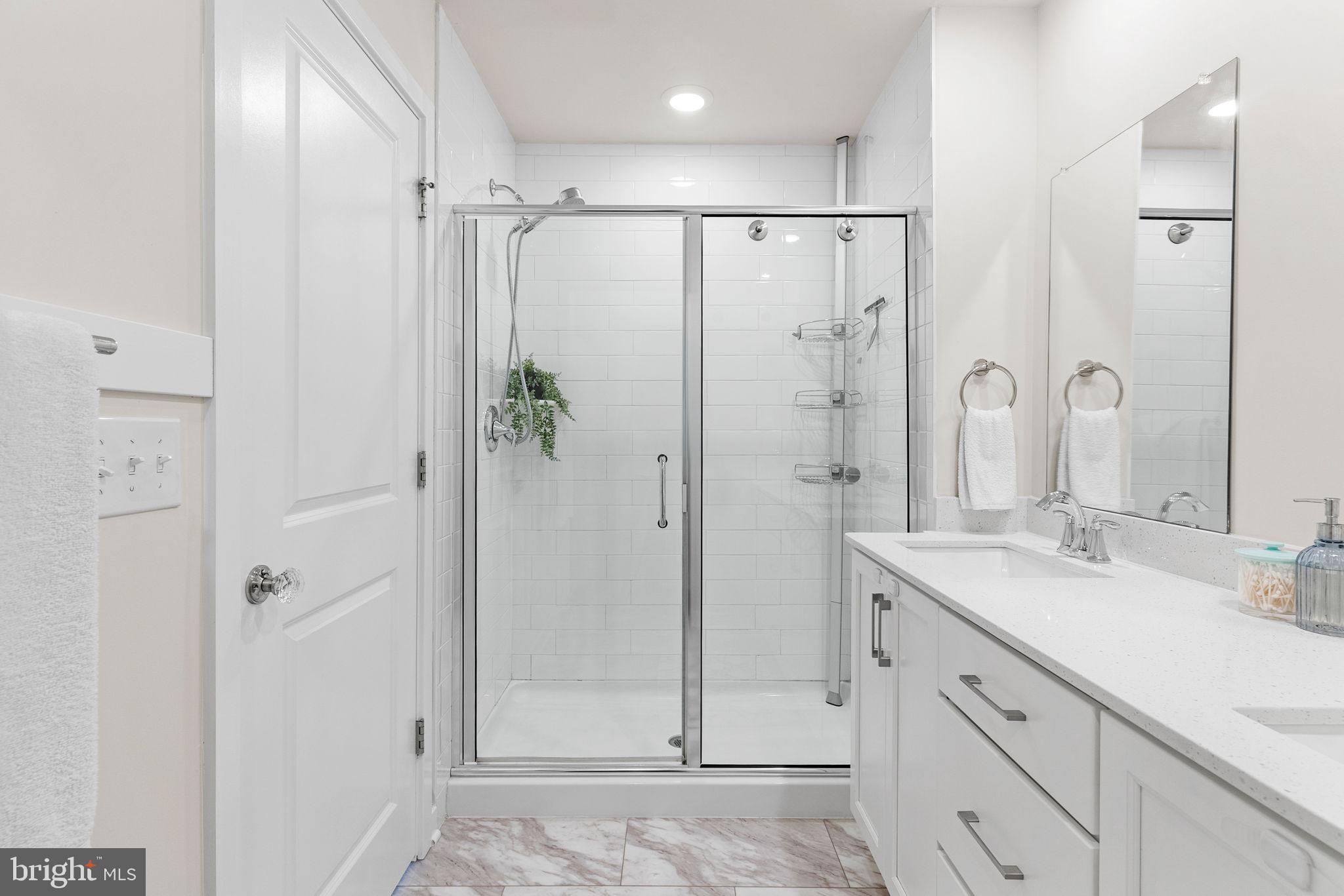 LANTERN RIDGE - Residential