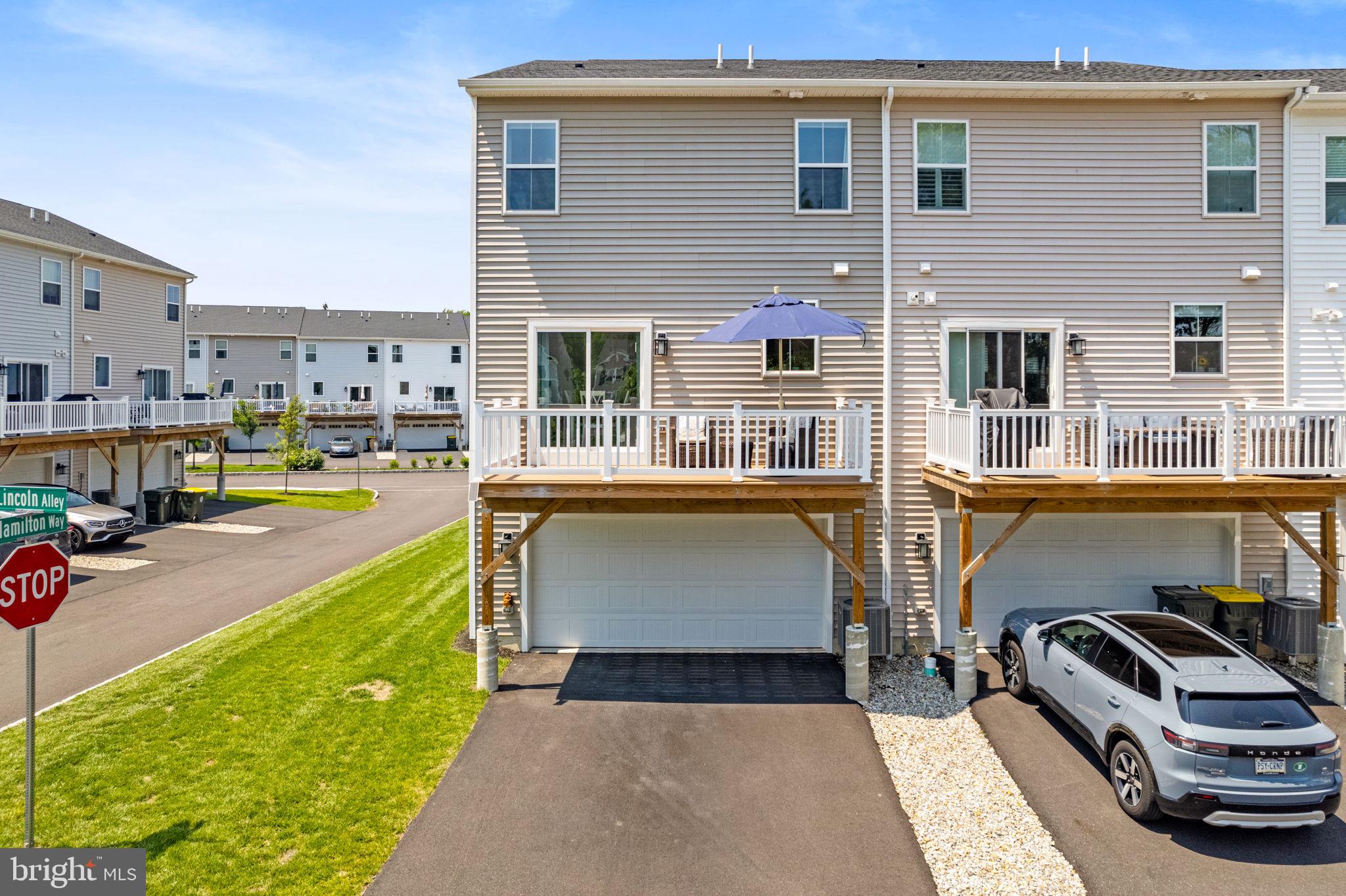 LANTERN RIDGE - Residential