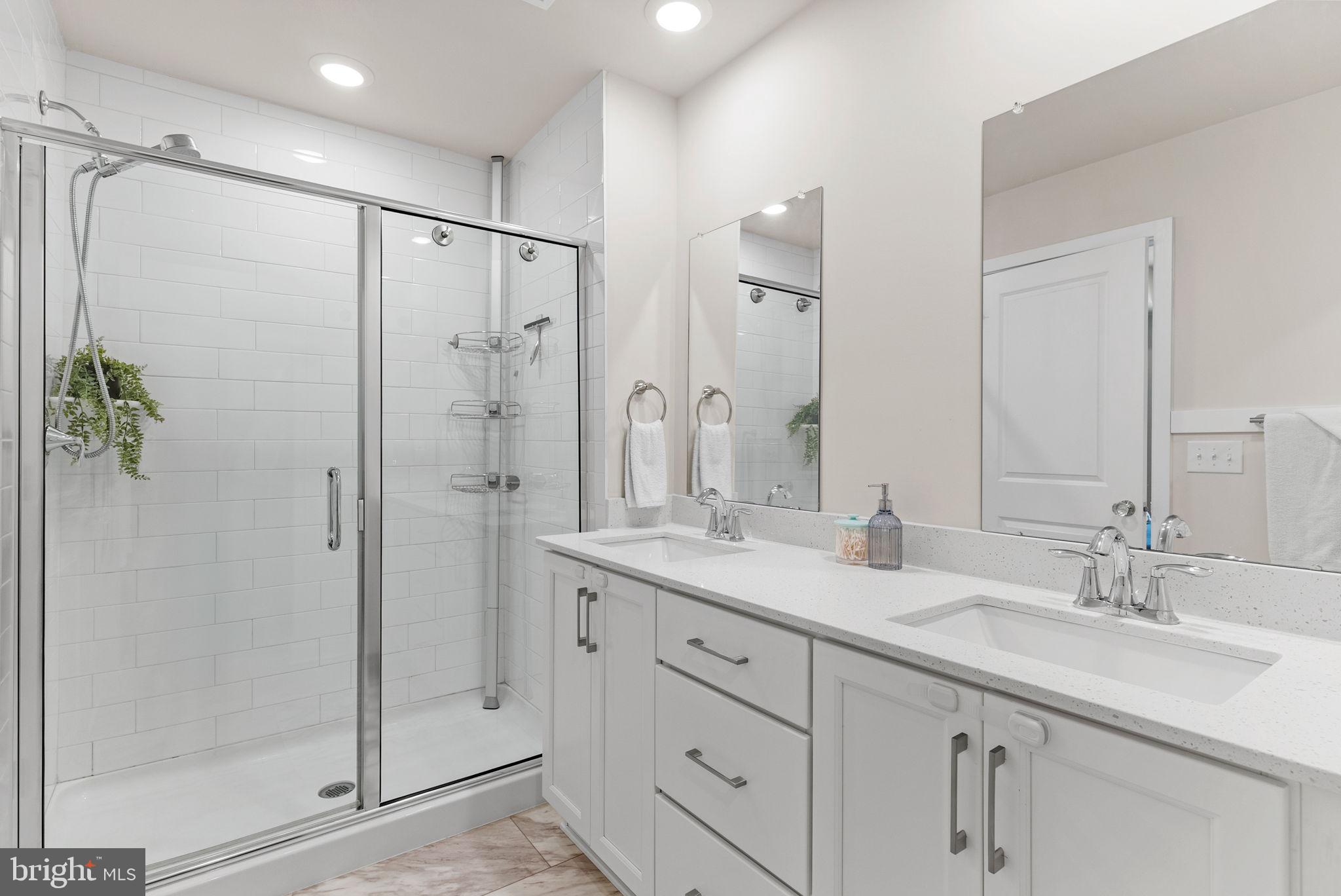 LANTERN RIDGE - Residential