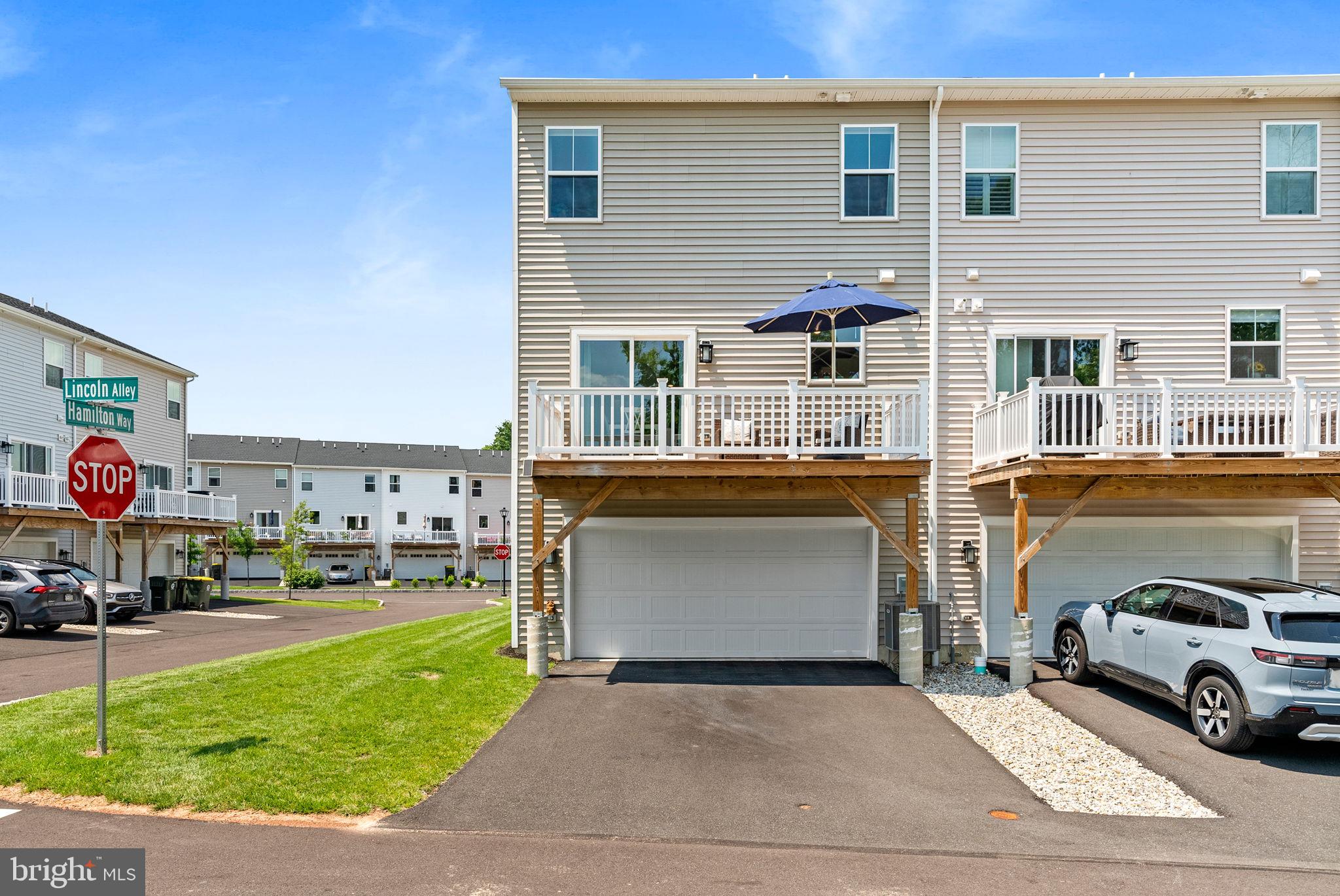 LANTERN RIDGE - Residential