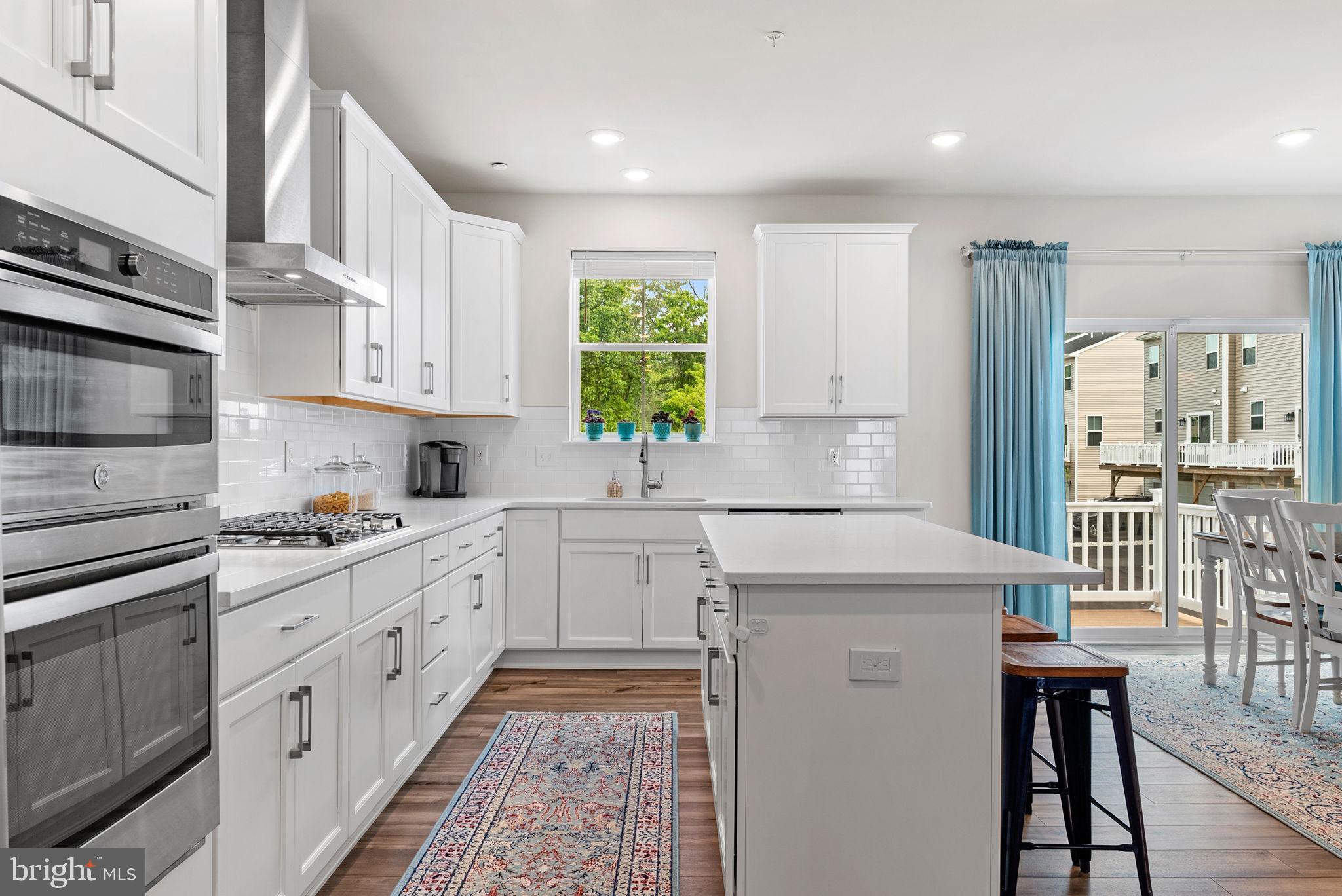 LANTERN RIDGE - Residential