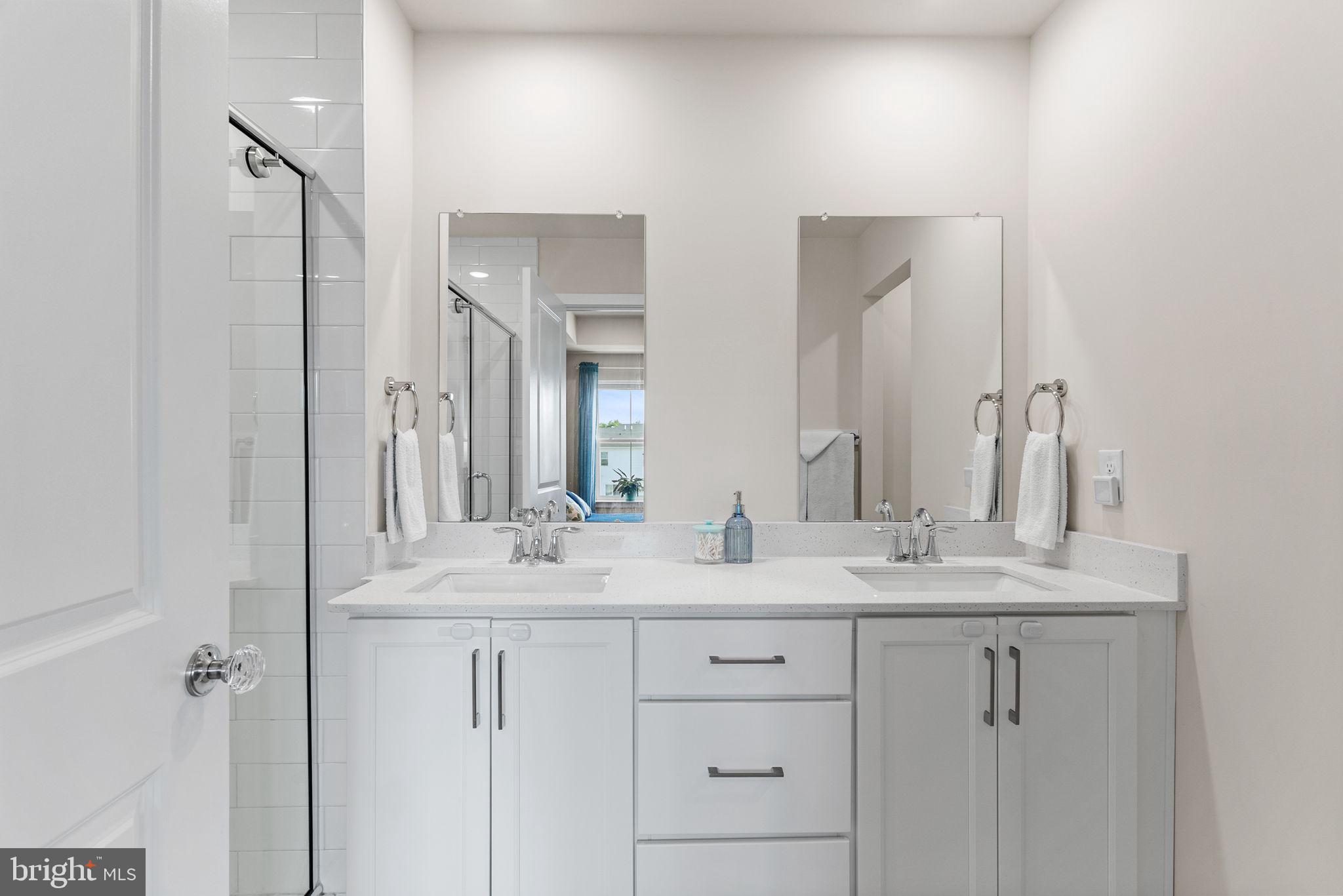 LANTERN RIDGE - Residential