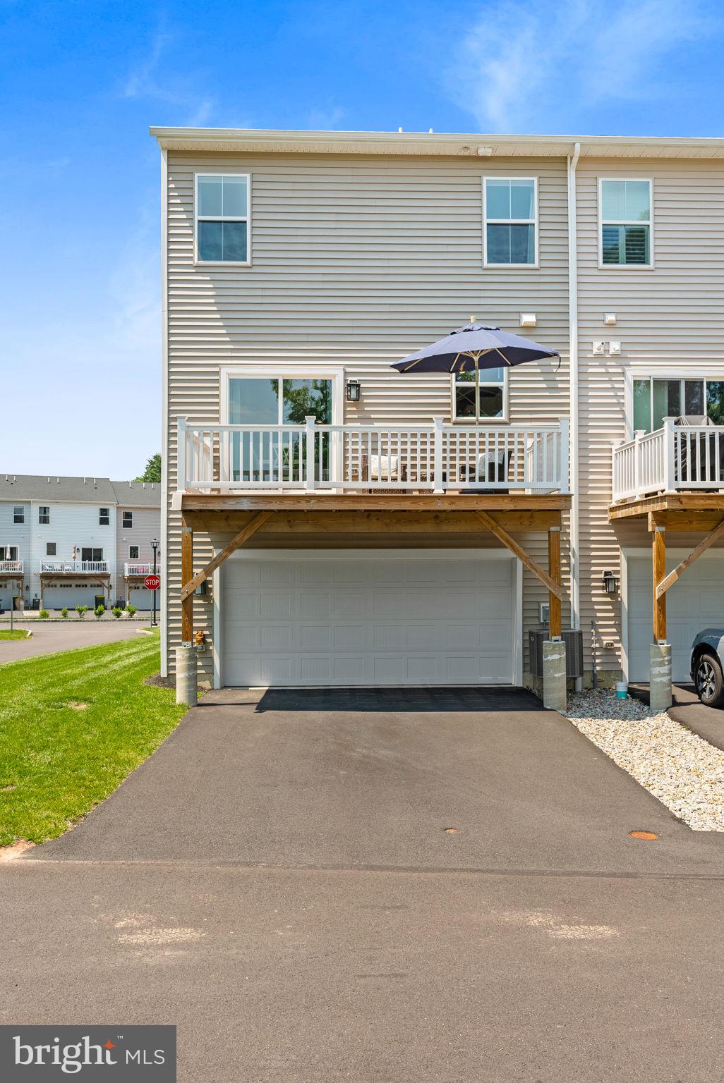 LANTERN RIDGE - Residential