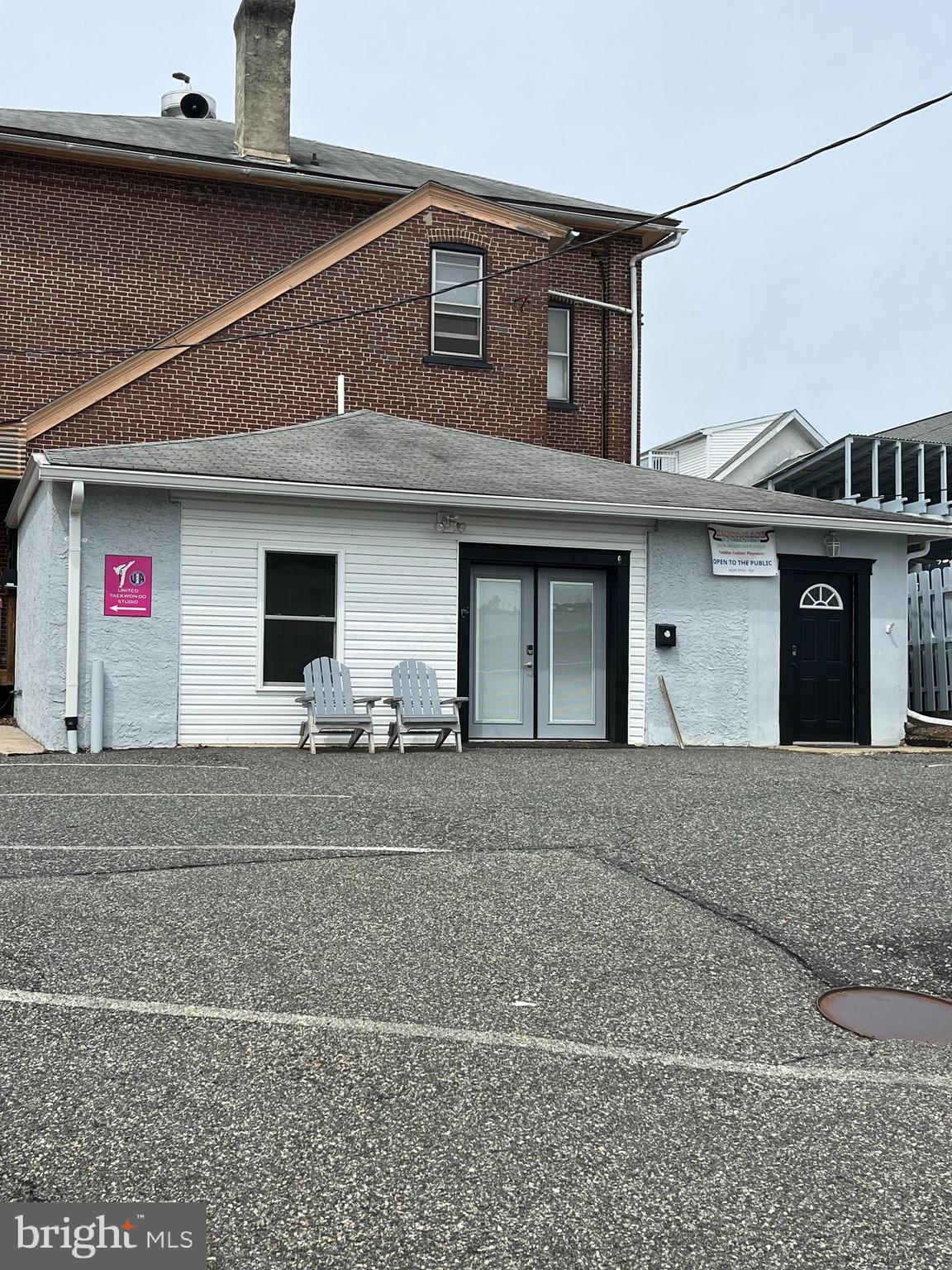 This is a nice space for someone who needs a small office or little retail. Previously used as a small bake shop.