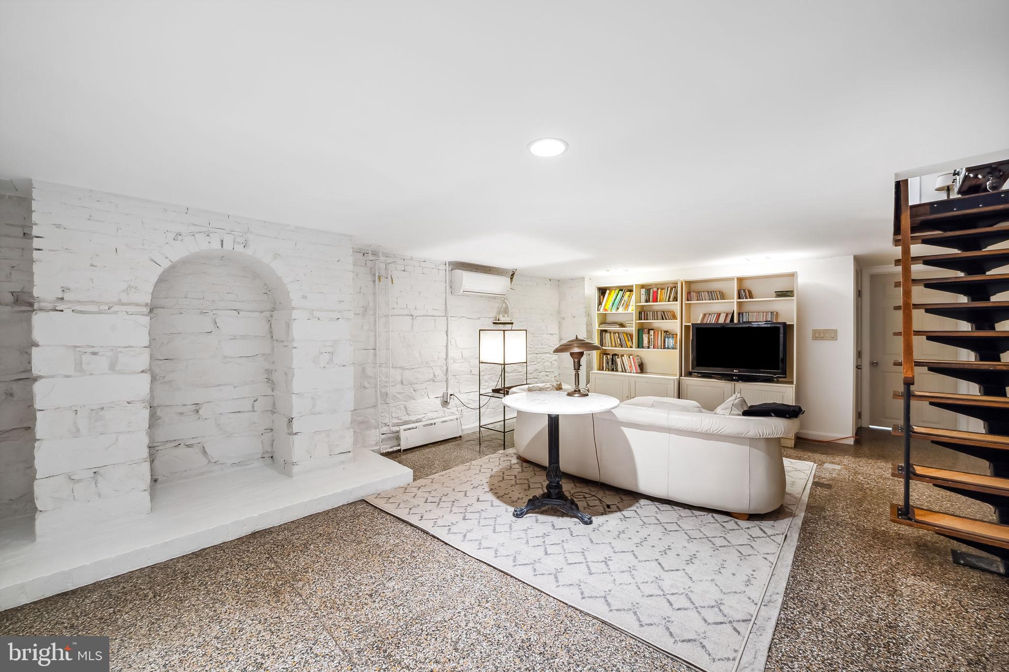 LITTLE ITALY - Residential