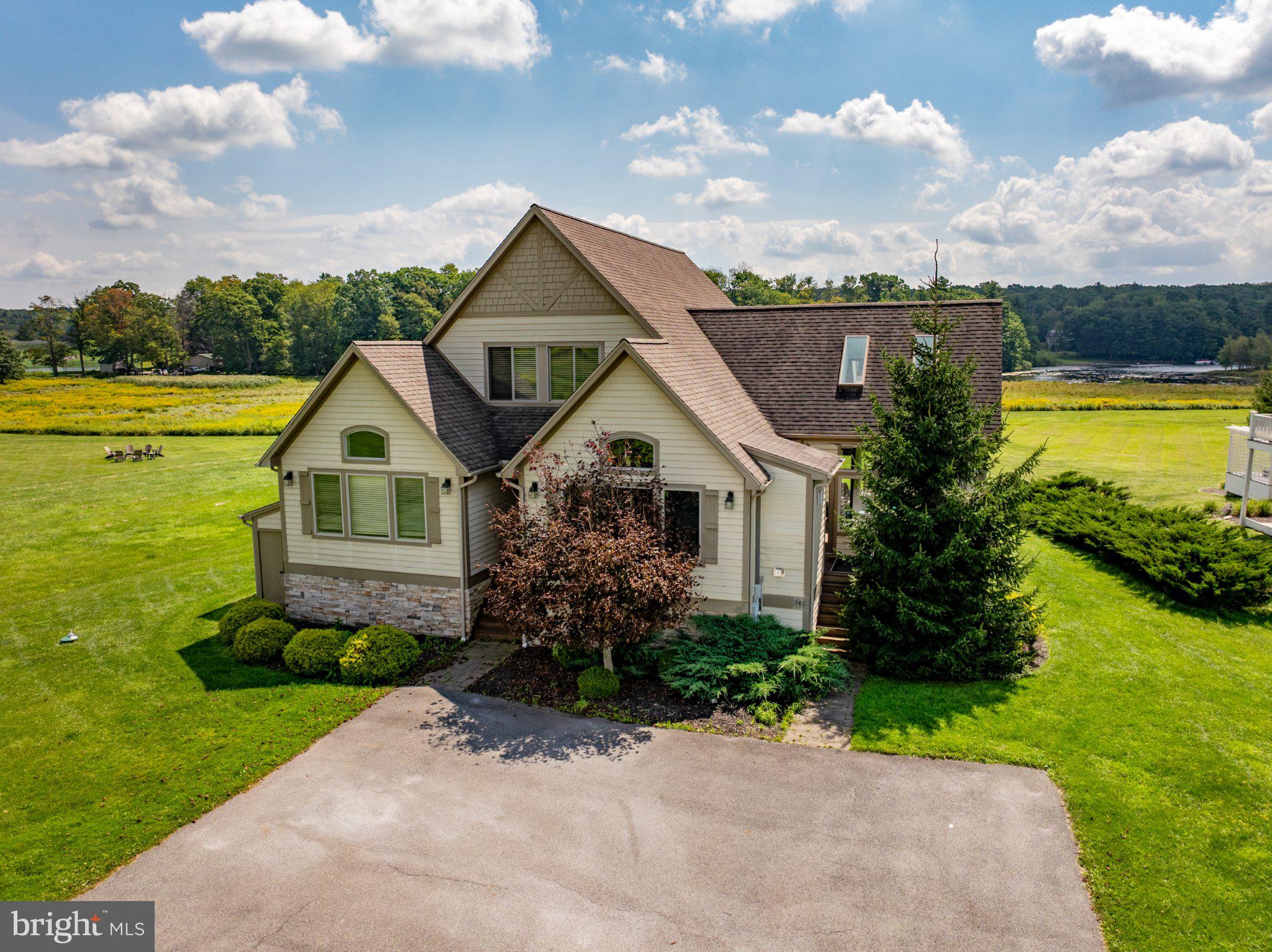 342 LAKEFRONT LINKS DRIVE