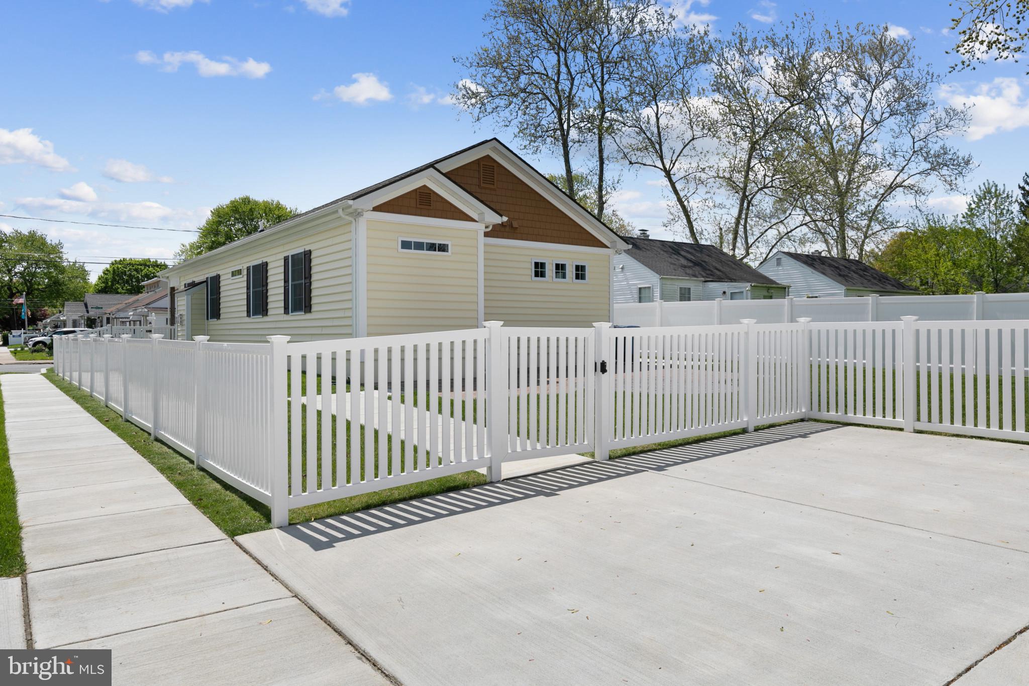 LYNDHURST - Residential
