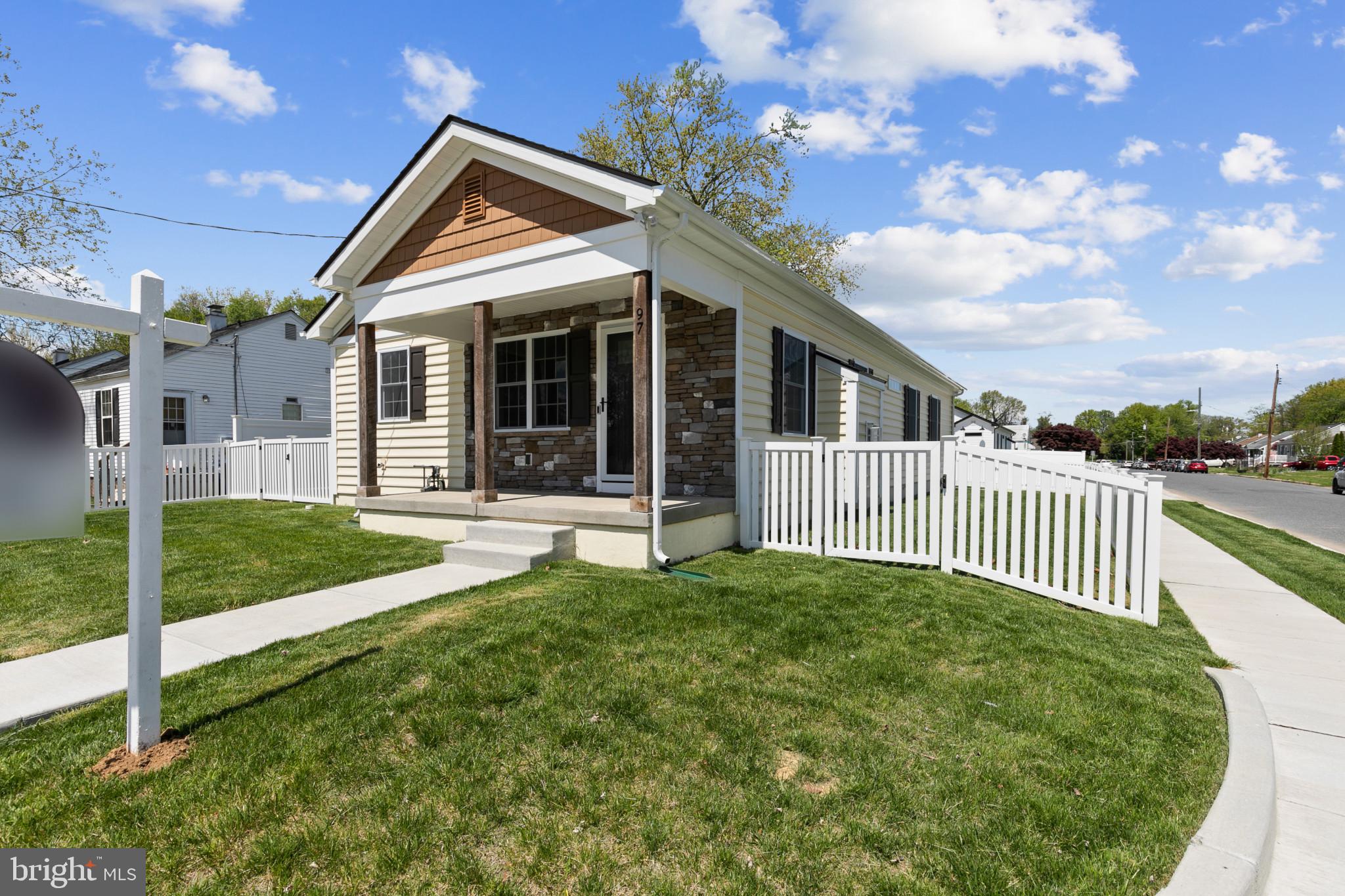 LYNDHURST - Residential