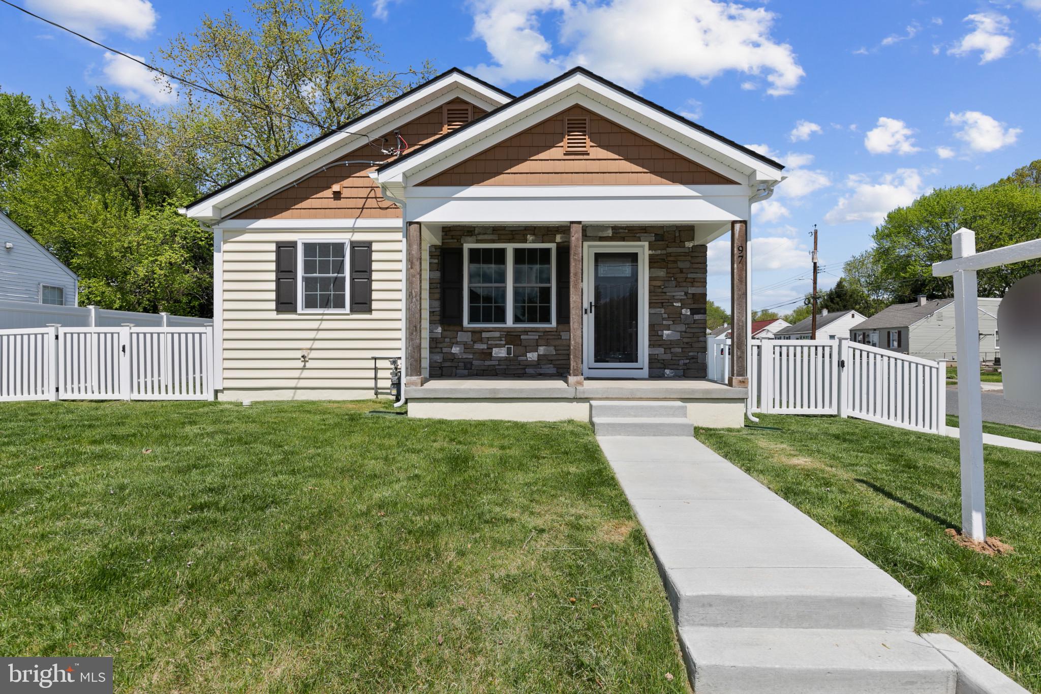 LYNDHURST - Residential