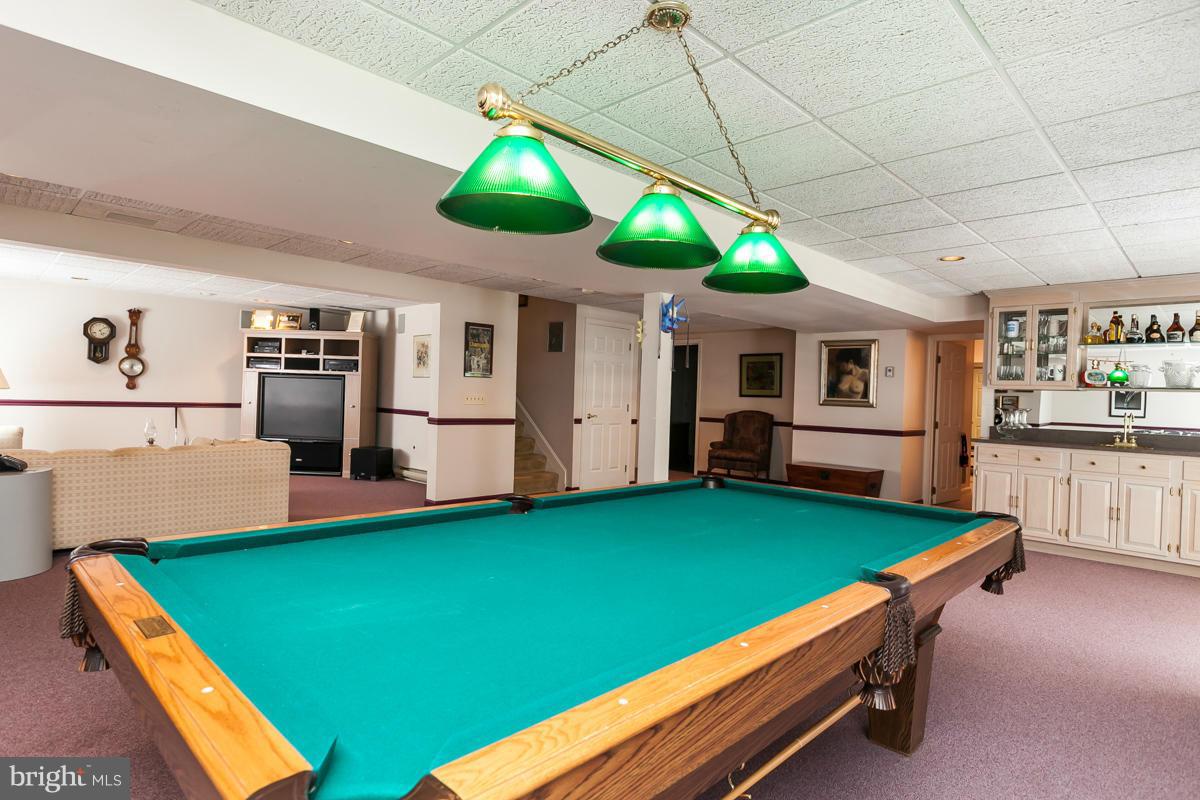 ANTON WOODS - Residential