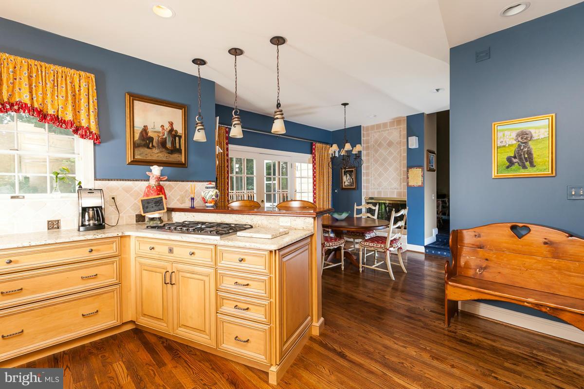 ANTON WOODS - Residential