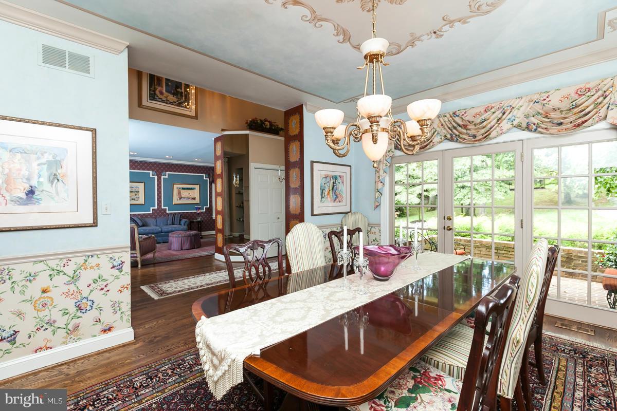 ANTON WOODS - Residential